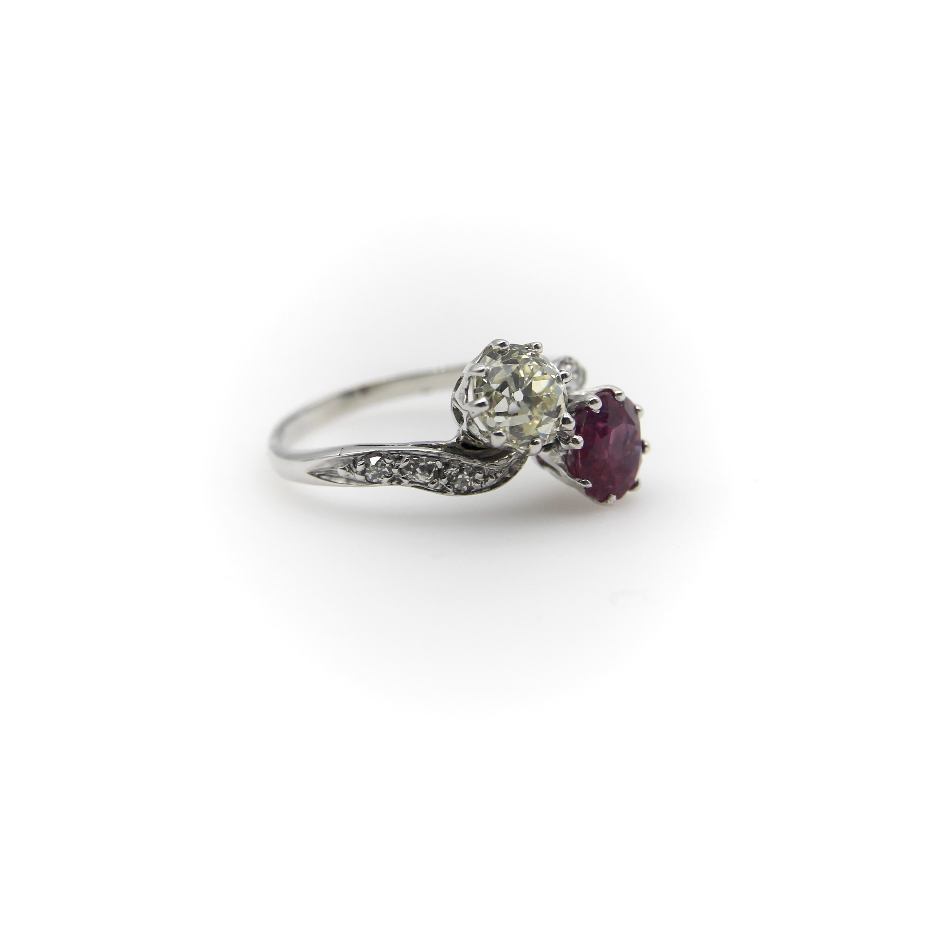 Platinum Edwardian Diamond and Ruby Toi et Moi Ring  In Good Condition For Sale In Venice, CA