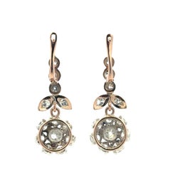 Boucles d'oreilles pendantes en platine avec fleurs et diamants d'inspiration édouardienne