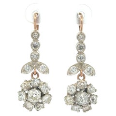 Boucles d'oreilles pendantes en platine avec fleurs et diamants d'inspiration édouardienne