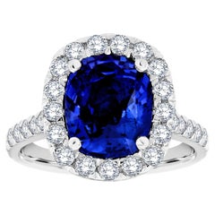 Bague en platine avec saphir bleu taille coussin allongé de 3,57 carats et halo de diamants, certifié GIA