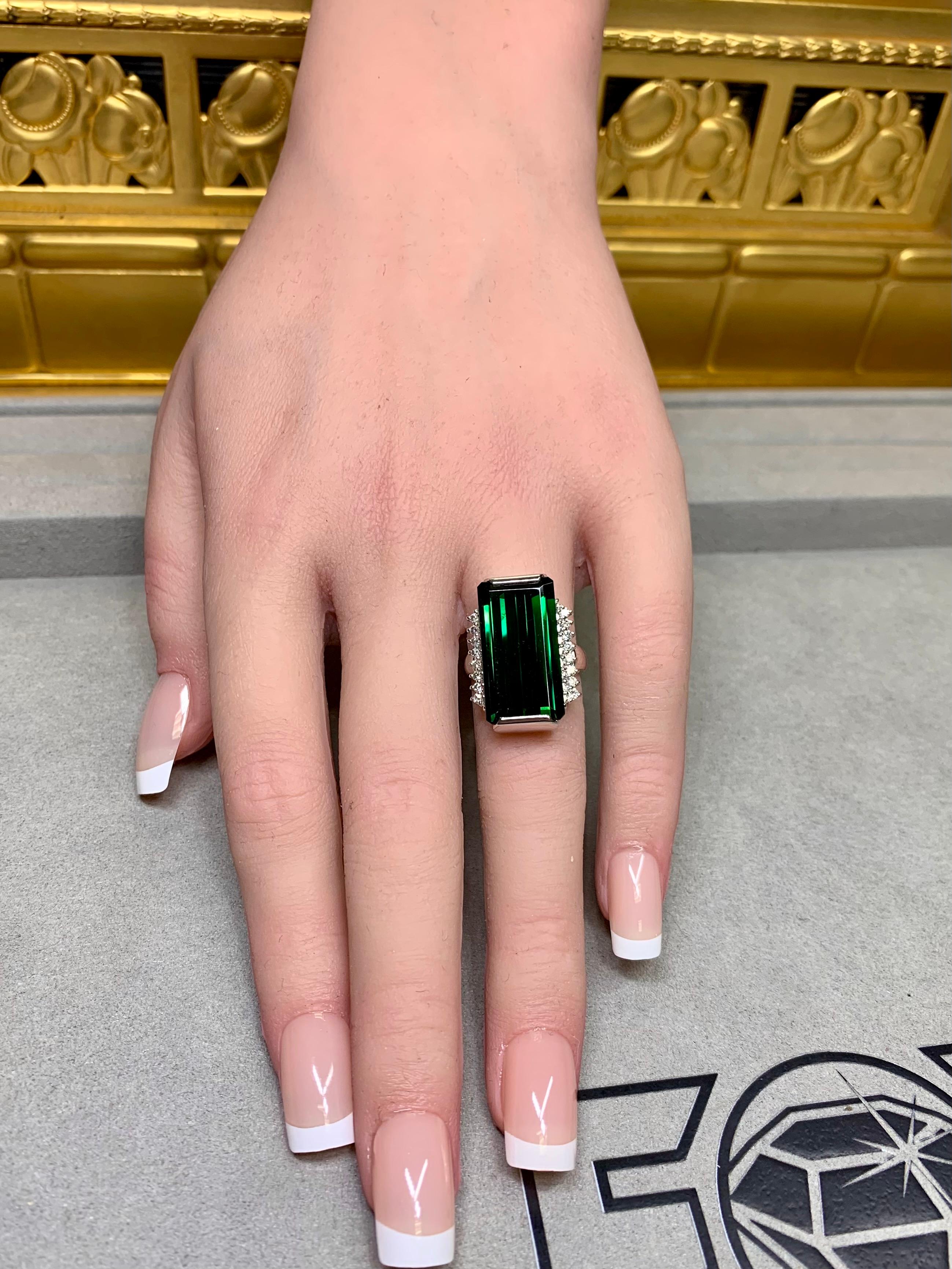 Bague cocktail en platine avec tourmaline verte à taille allongée et diamant 12.36ctw en vente 5