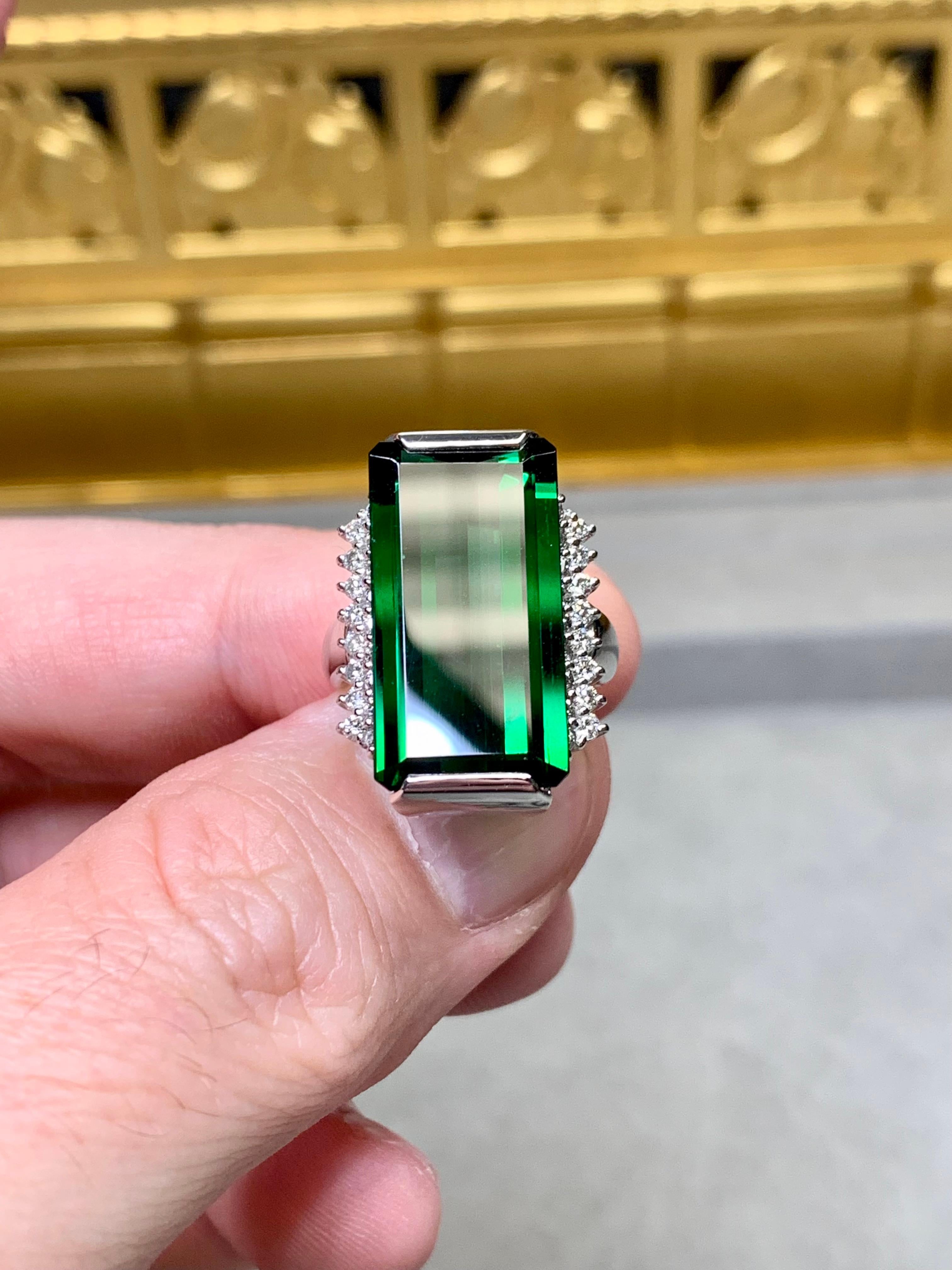 Bague cocktail en platine avec tourmaline verte à taille allongée et diamant 12.36ctw Excellent état - En vente à Winter Springs, FL