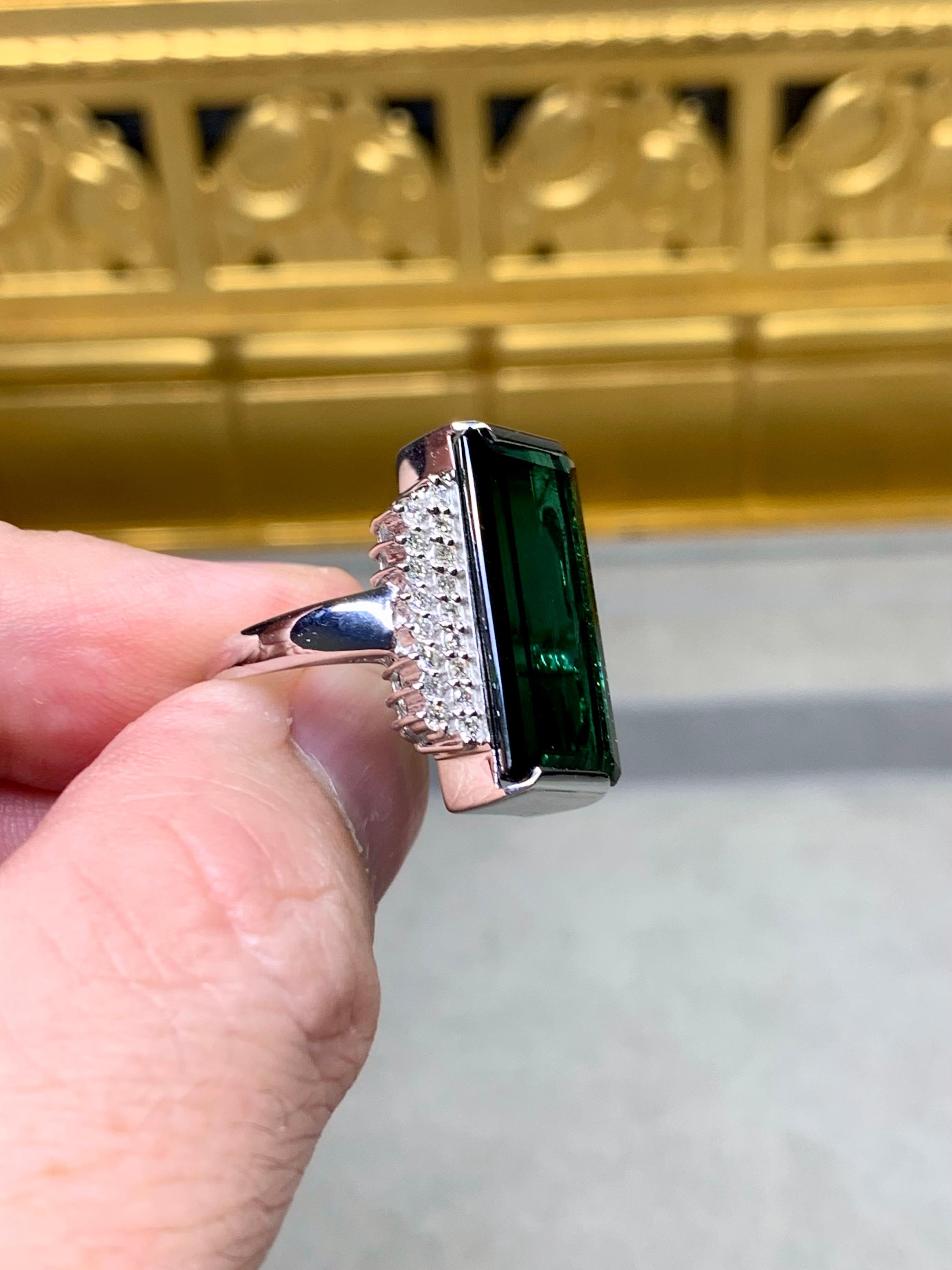 Bague cocktail en platine avec tourmaline verte à taille allongée et diamant 12.36ctw en vente 2