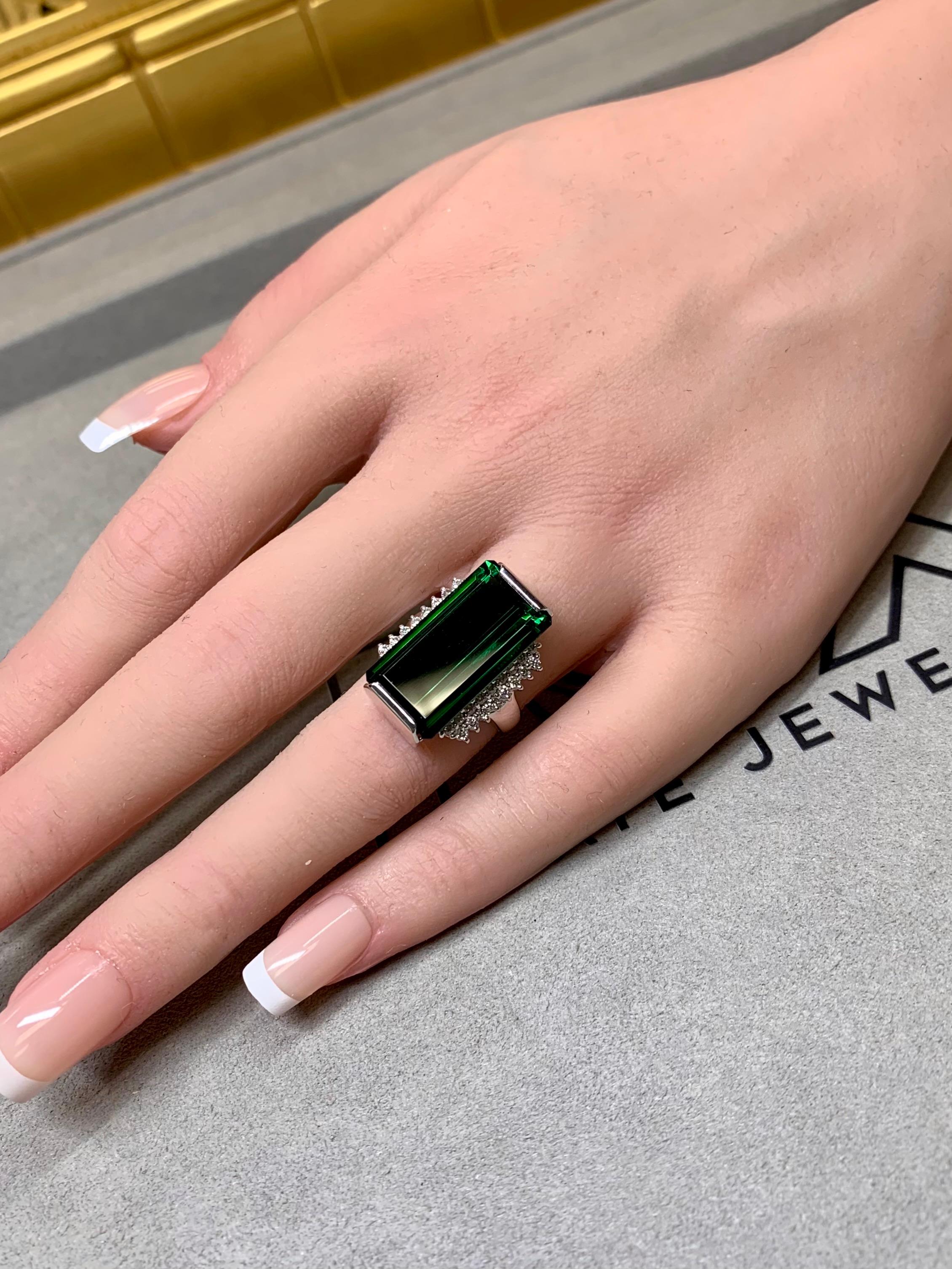 Bague cocktail en platine avec tourmaline verte à taille allongée et diamant 12.36ctw en vente 3