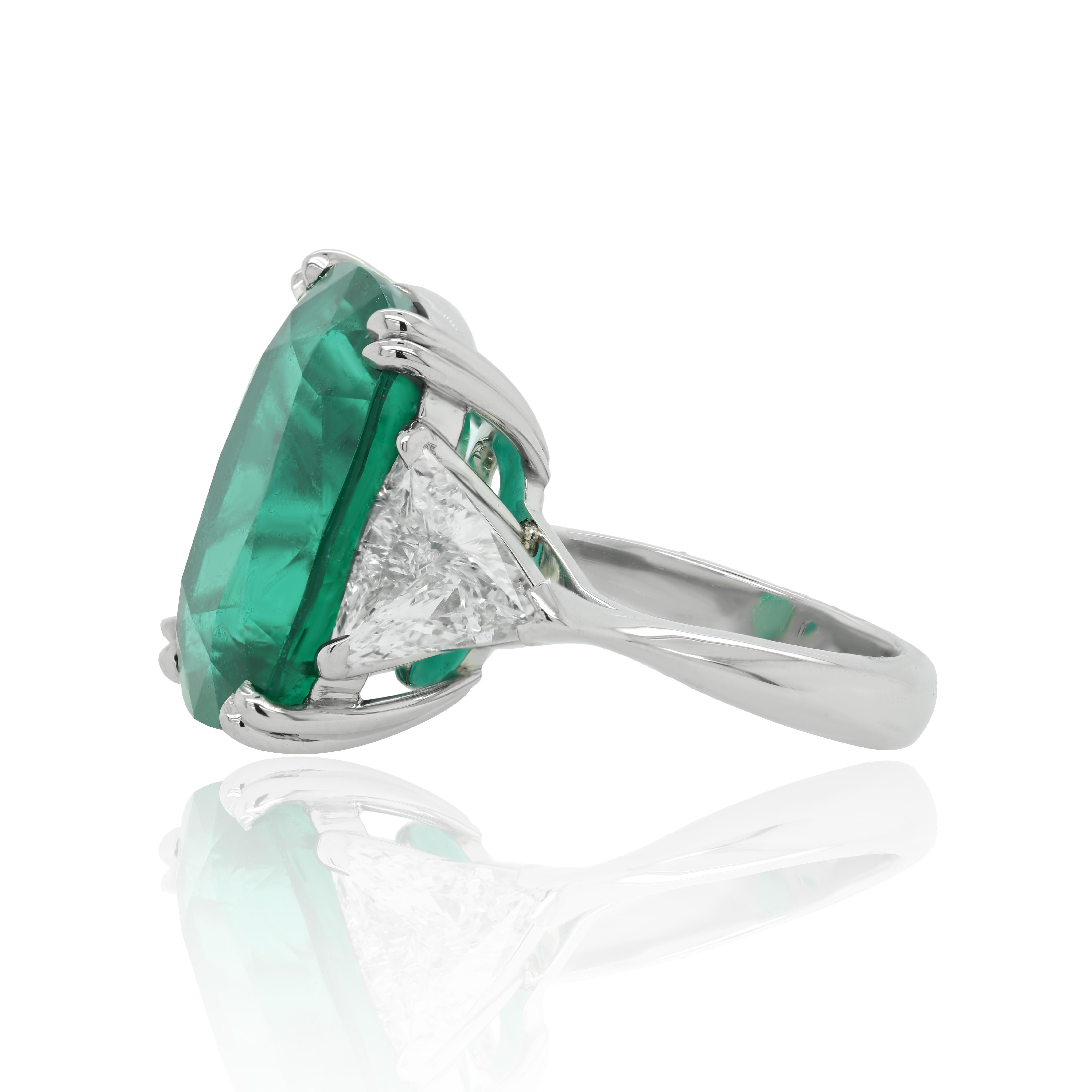 Platinum emerald ring features 15.85 carat of an emerald set in a setting with 2.18cts triangular modified certified gia 2 stone(1.06ct d si1 gia#2135020170 triangular modified and 1.12ct e si1 gia#2135042605 triangular modified)
