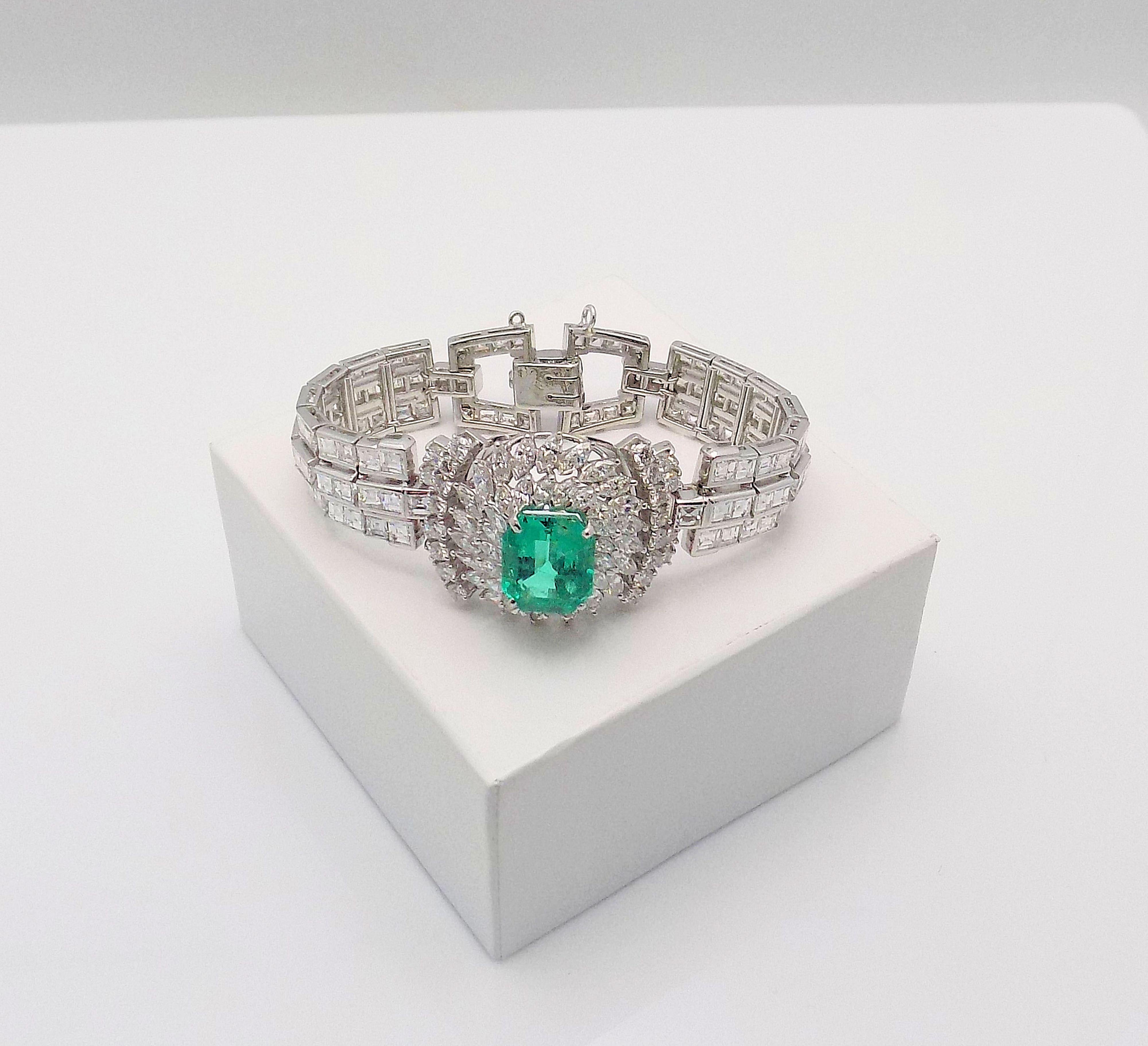 Platinum Emerald and Diamond Bracelet In Excellent Condition For Sale In Dallas, TX