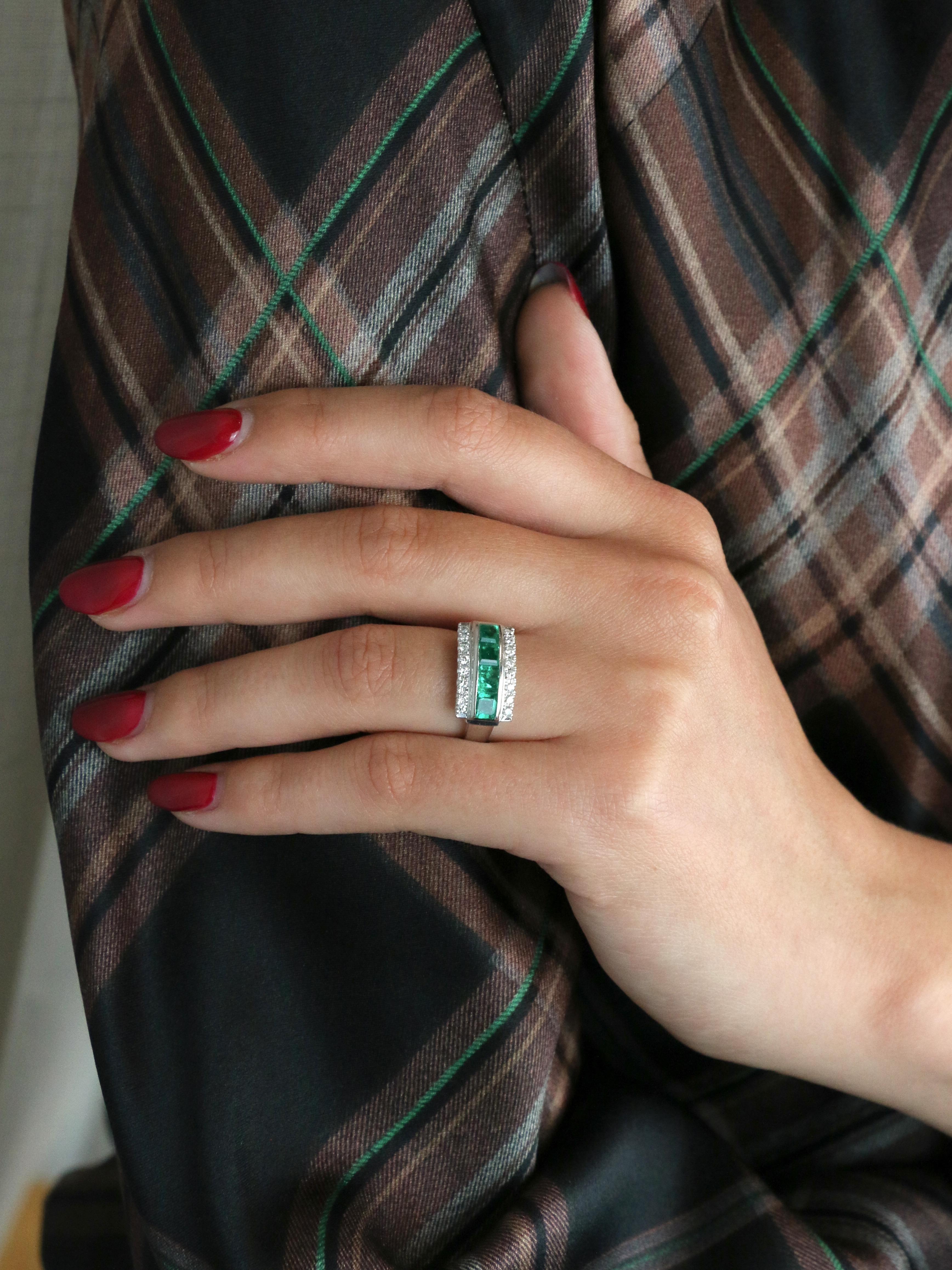 Anello in platino con smeraldo e diamante in vendita 4