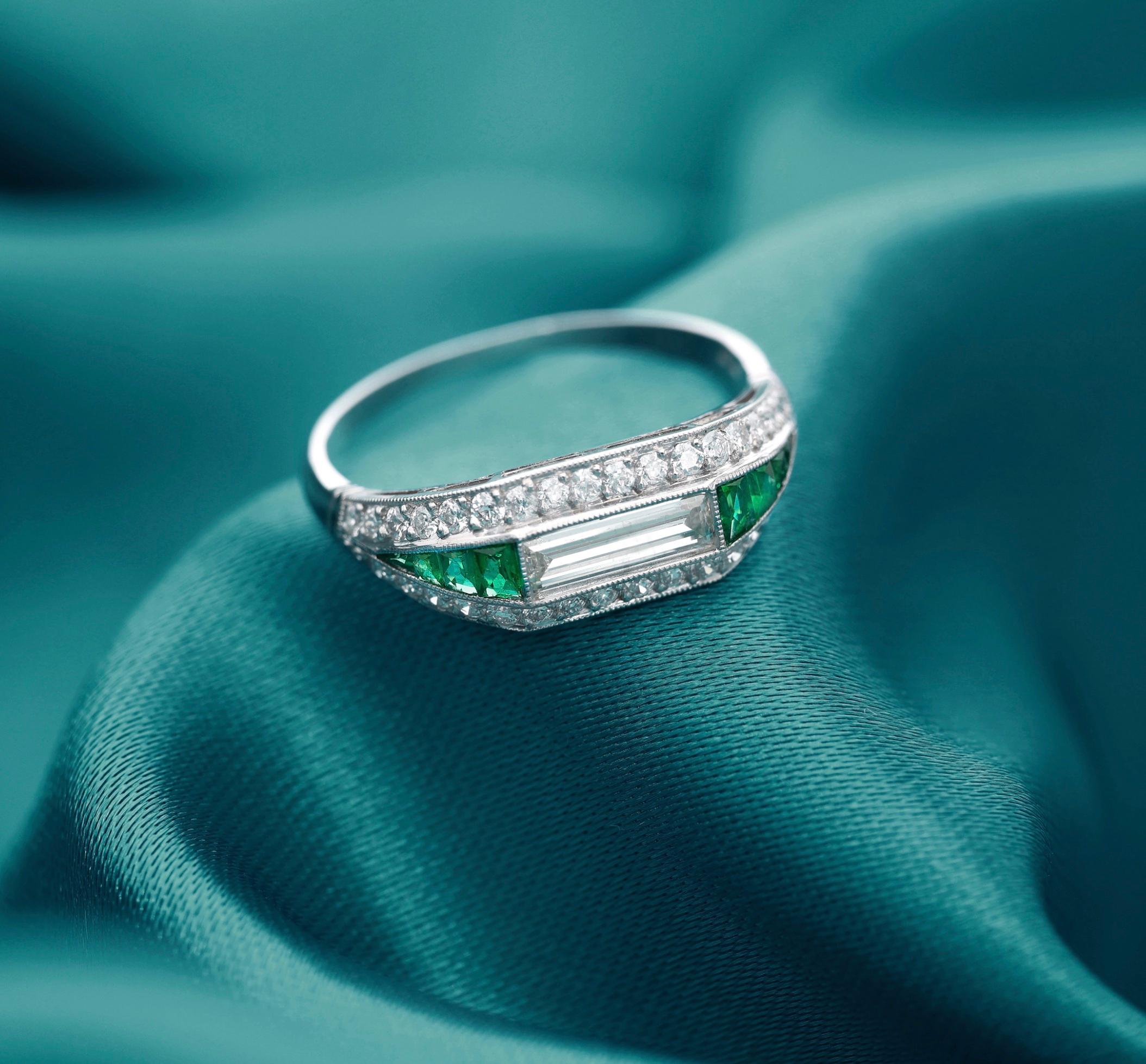 Platinum Emerald and Diamond Ring In Excellent Condition For Sale In New York, NY