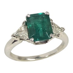 Platinum Emerald and Diamond Ring Platinum Emerald and Diamond Ring