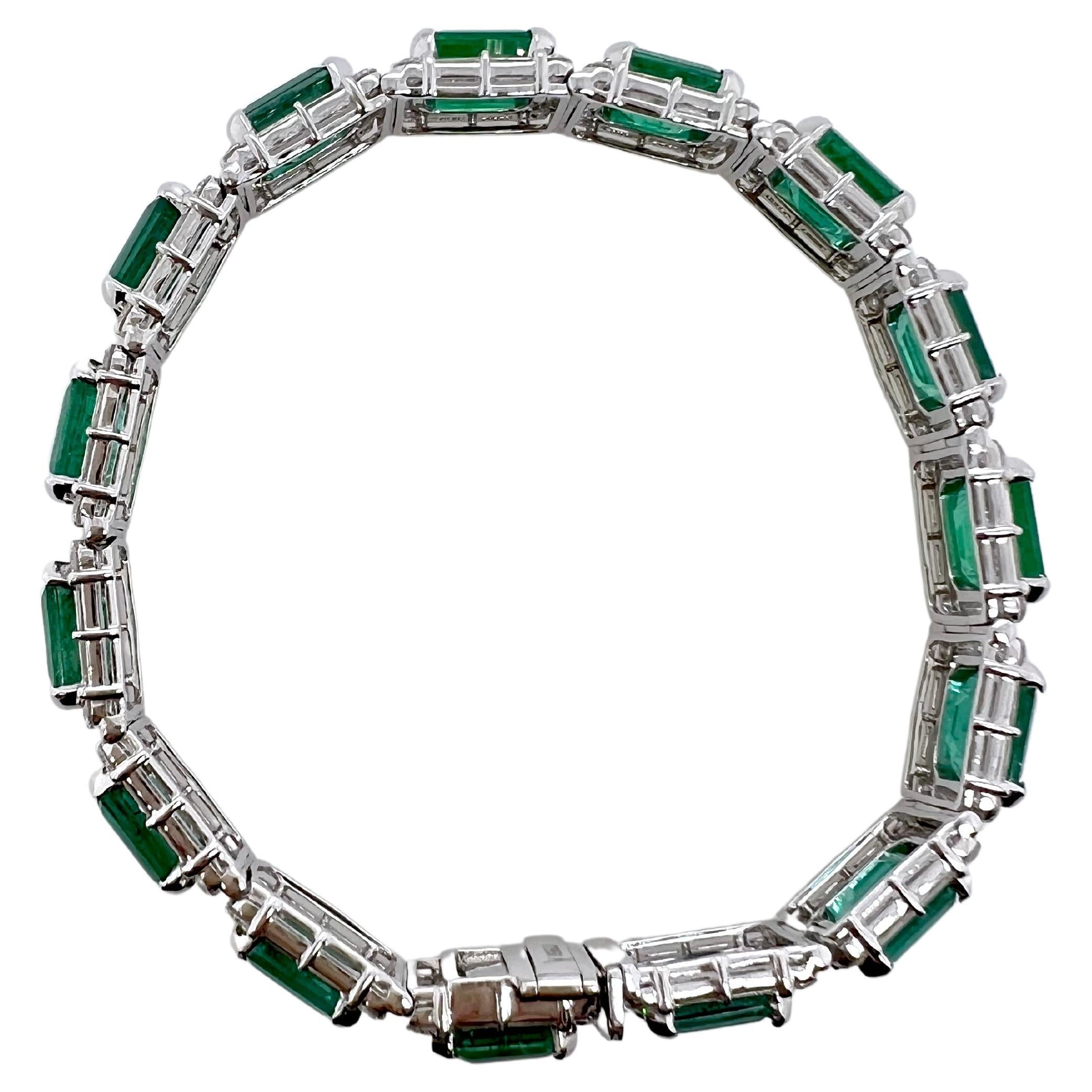 Platinum Emerald and Diamond Tennis Bracelet In New Condition In Carrollton, TX