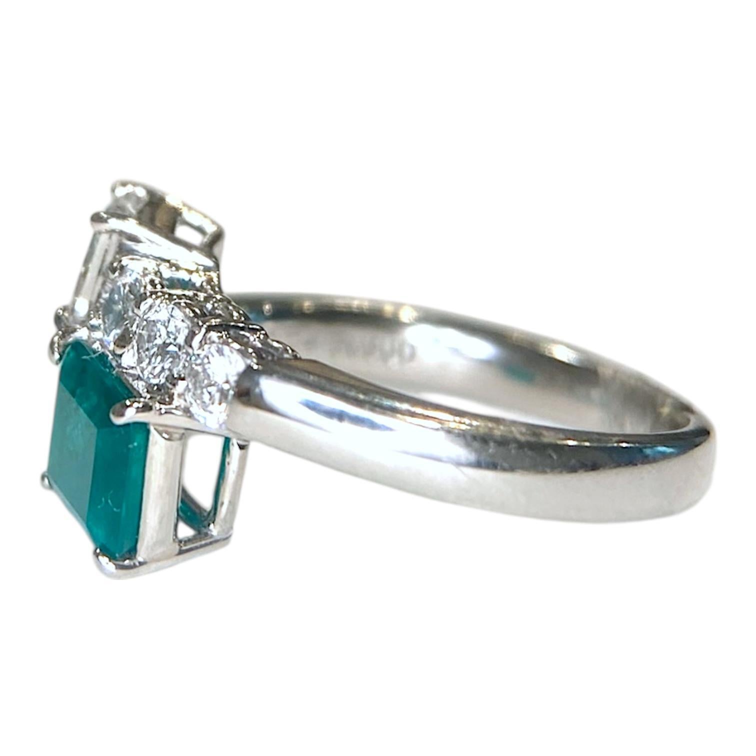 Platinum toi et moi style ring featuring a striking design with an deep green emerald and white diamonds. The emerald and diamonds are set in a bypass style, creating a captivating contrast.
Emerald: 0.94 ct
Diamonds:
1 Princess cut: 0.54 ct,