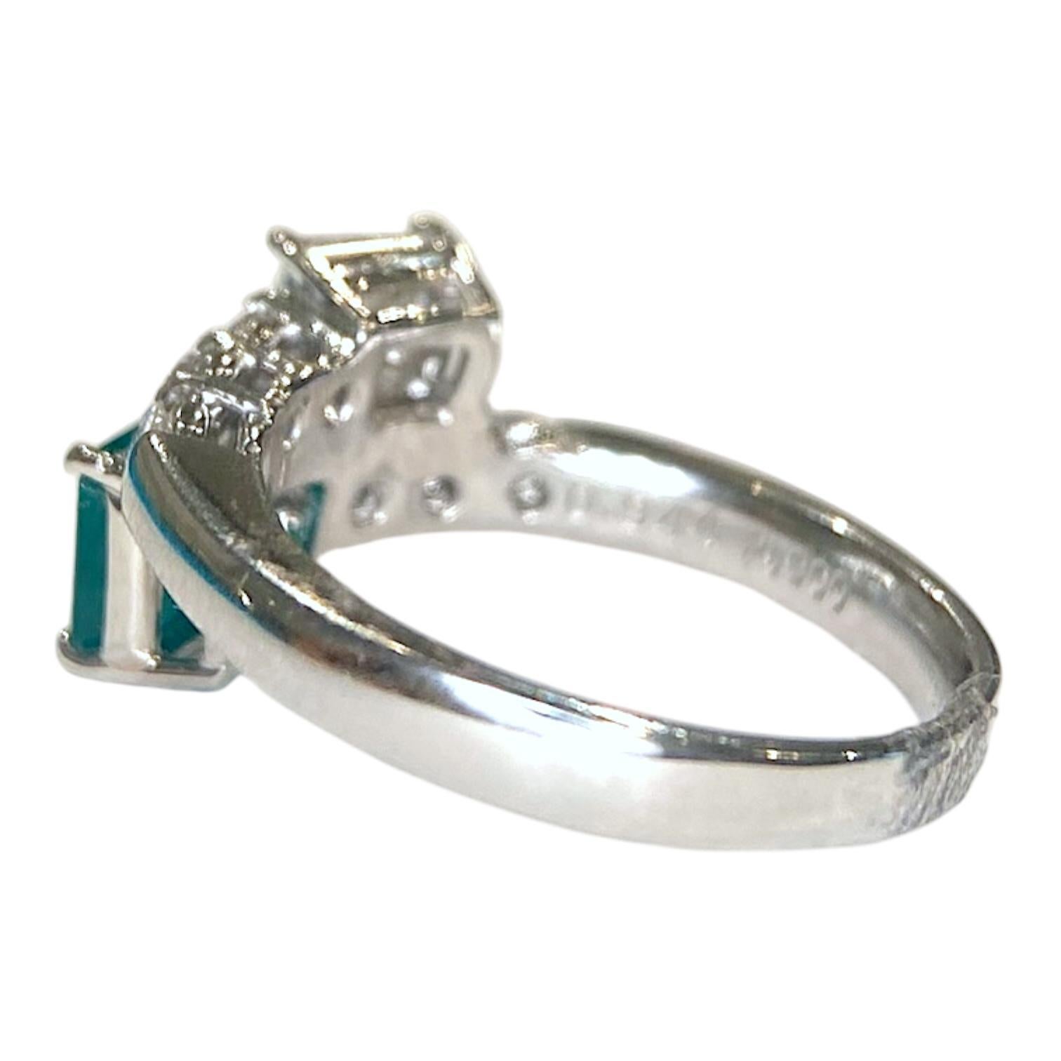 Contemporaneo Platinum Emerald and Diamond Toi et Moi Ring in vendita