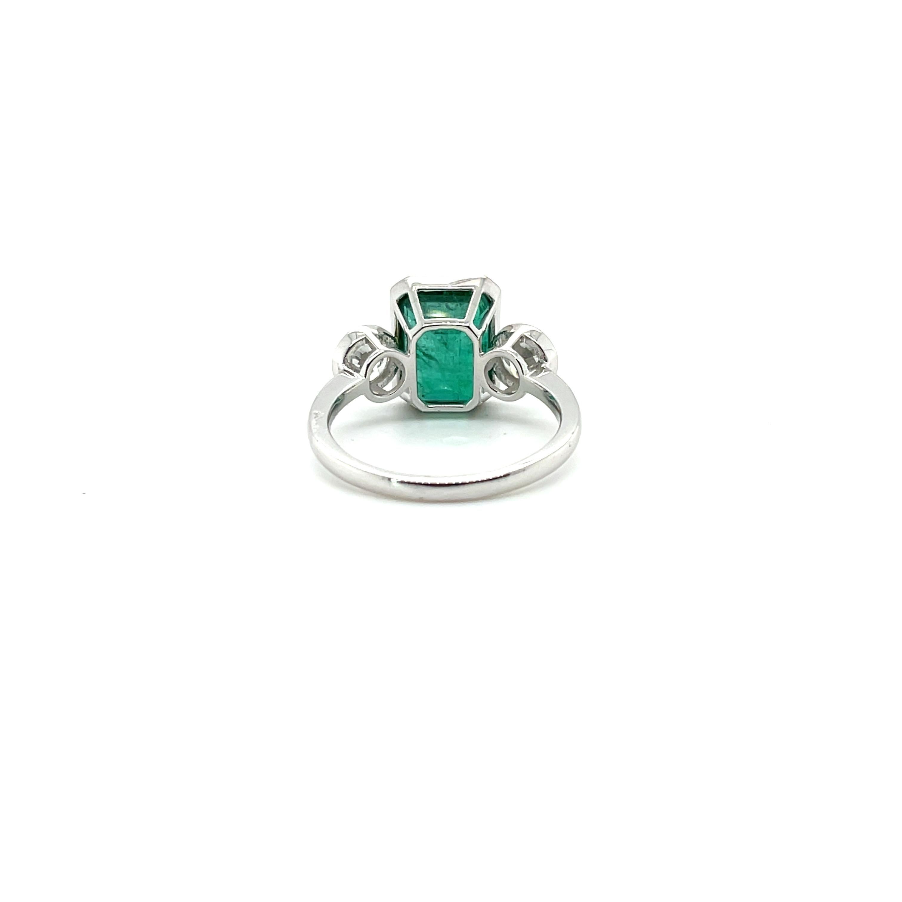 Contemporary Platinum Emerald and Diamond Trilogy Ring For Sale