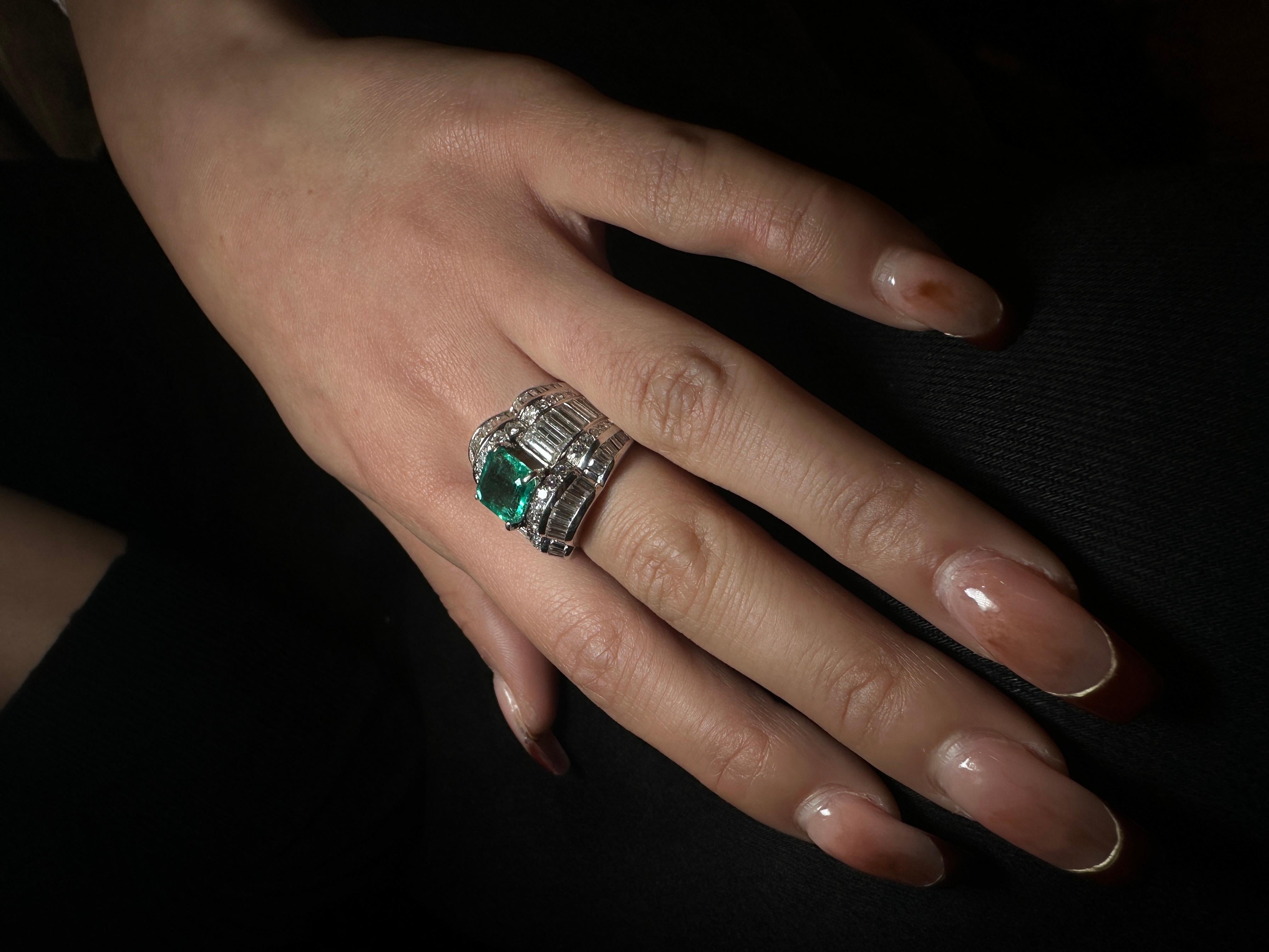Platinum emerald and diamonds ring  For Sale 4
