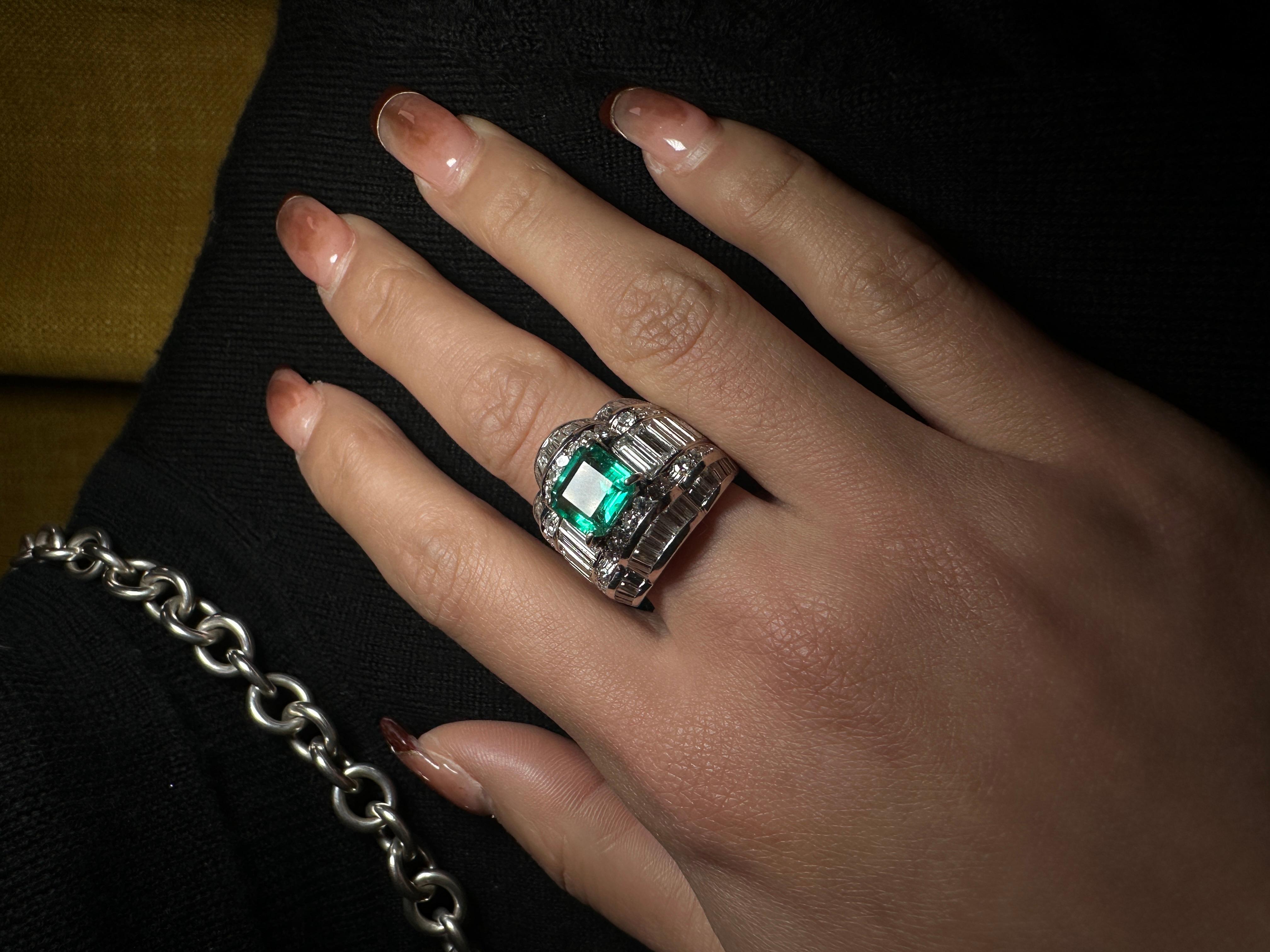 Women's or Men's Platinum emerald and diamonds ring  For Sale
