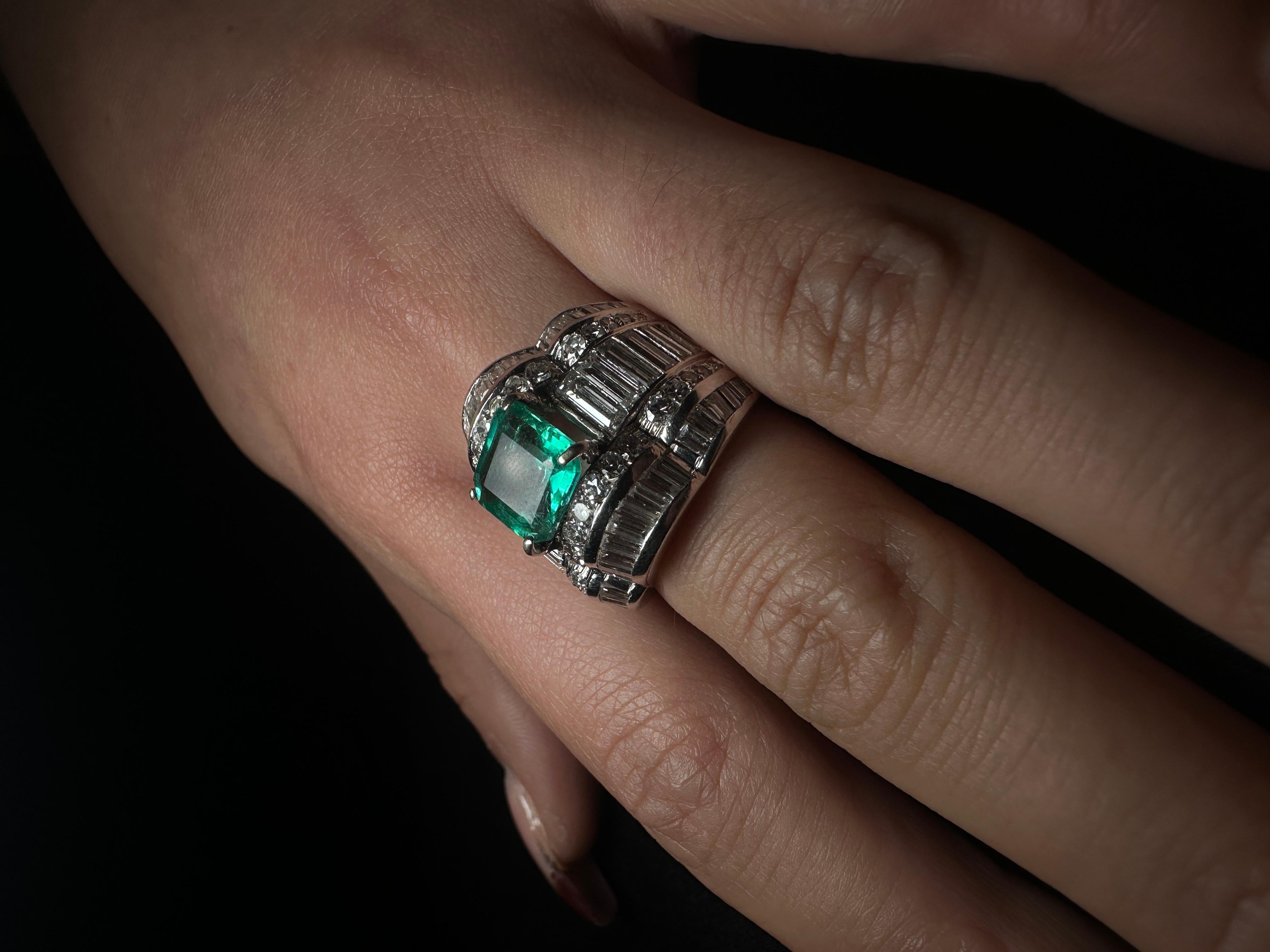 Platinum emerald and diamonds ring  For Sale 2