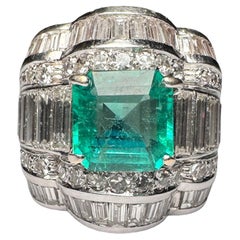 Platinum emerald and diamonds ring 