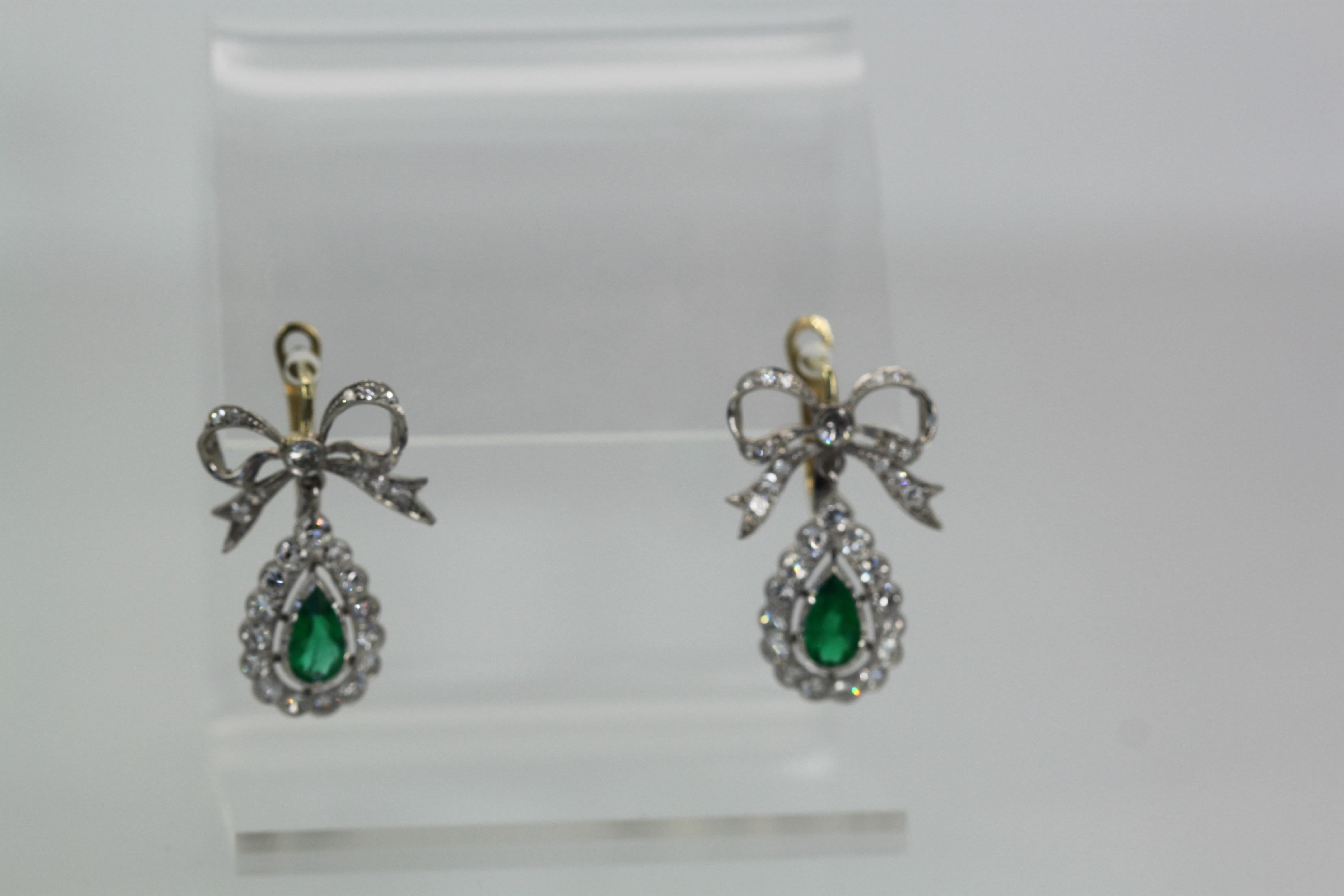 Platinum Emerald Diamond Bow Earrings  In Good Condition For Sale In North Hollywood, CA