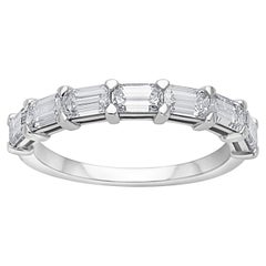 Fascia in platino con diamante taglio smeraldo da est a ovest