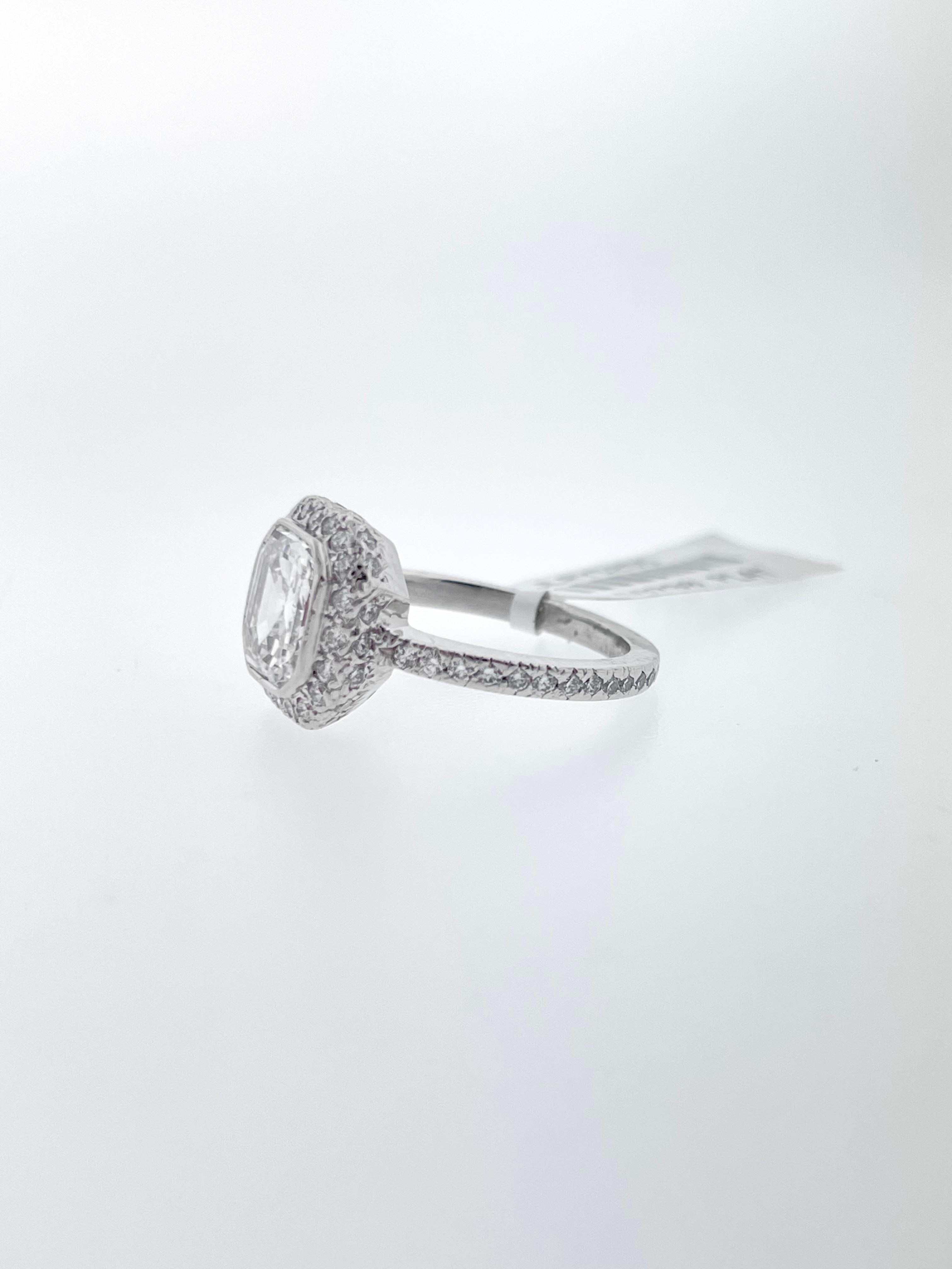 The ring is in platinum with a diamond halo and diamonds around the shank.

DIAMOND : 
Weight : 2.02 
Color : E
Quality : VS2 
Cut : Emerald 
GIA : 11169518 
