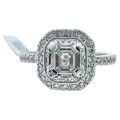 Bague de fiançailles en platine avec diamant taille émeraude