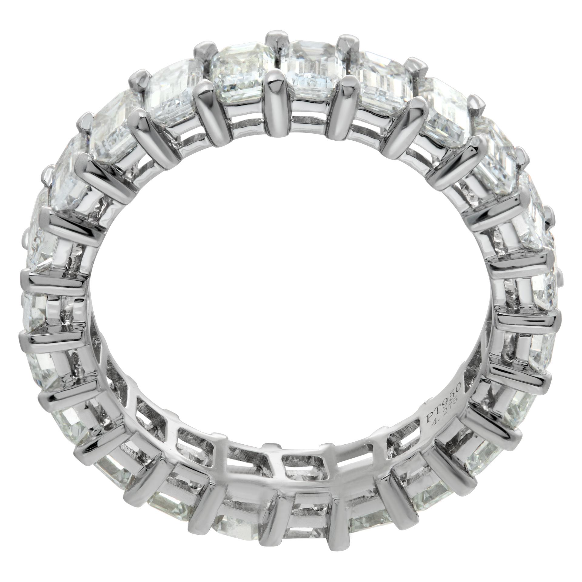 Platinum emerald cut diamond eternity band In Excellent Condition For Sale In Surfside, FL