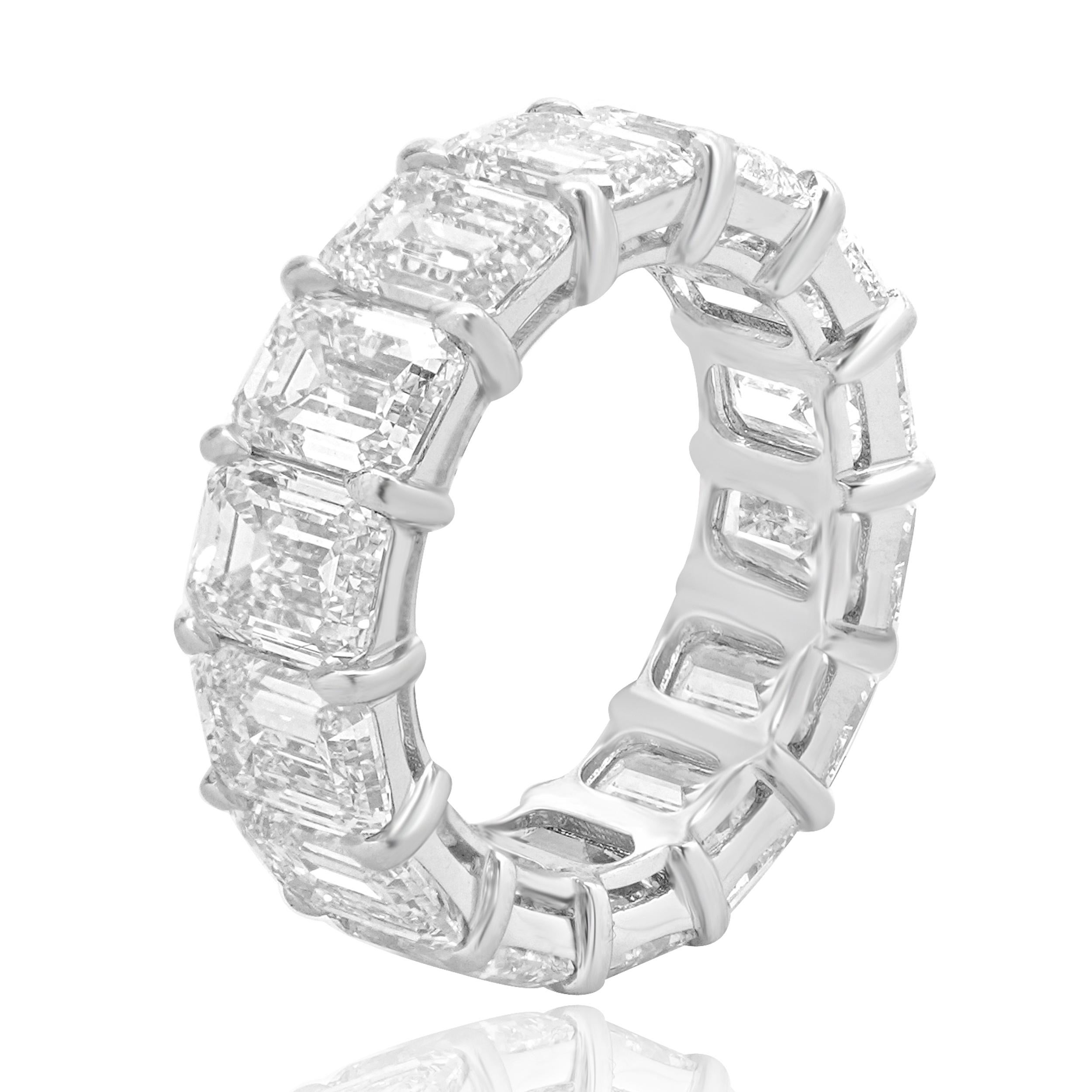 Platin Smaragdschliff Diamant Eternity Band Damen im Angebot