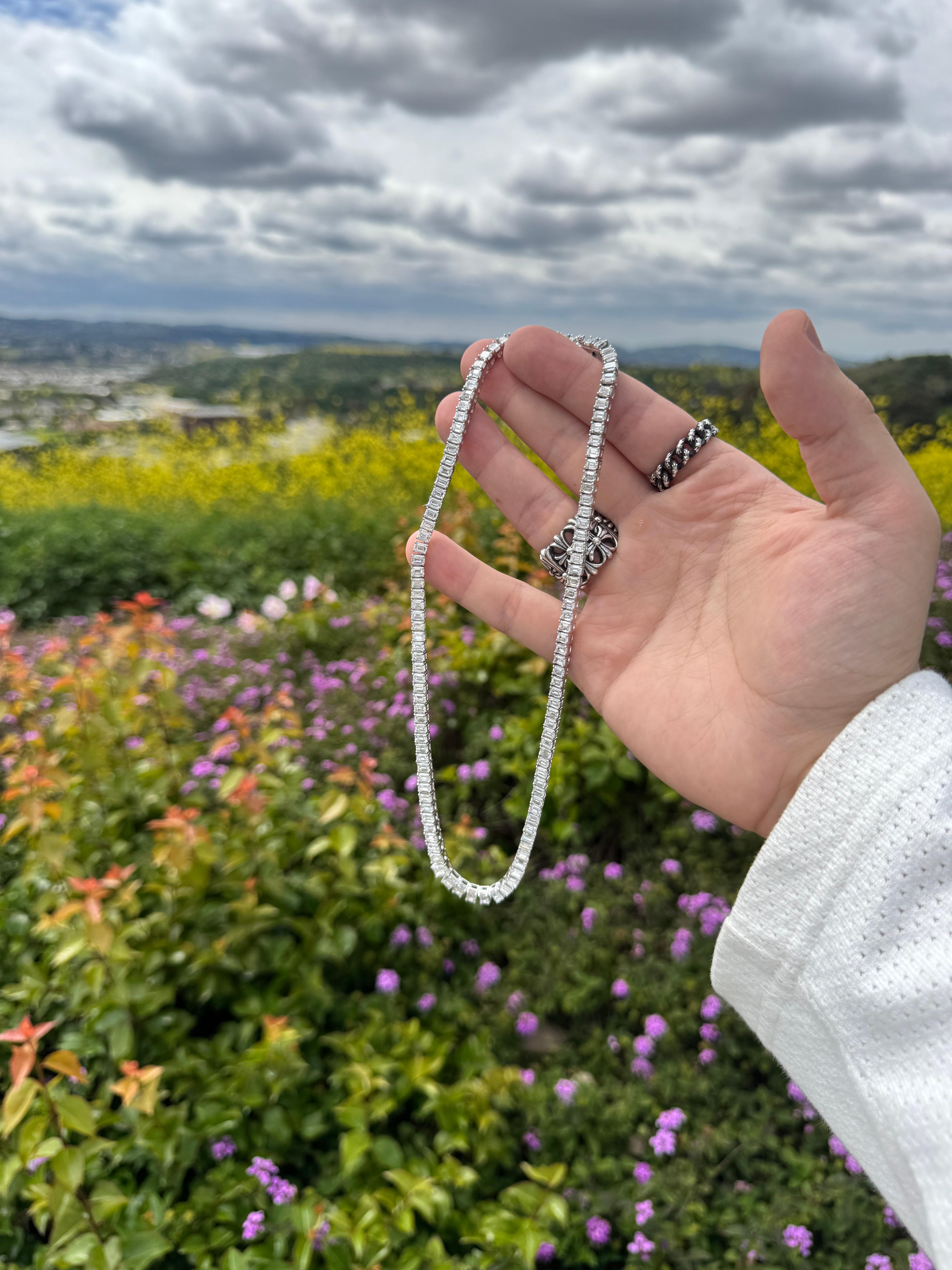 Taille émeraude Collier tennis en platine avec diamants taille émeraude 33,17 carats en vente