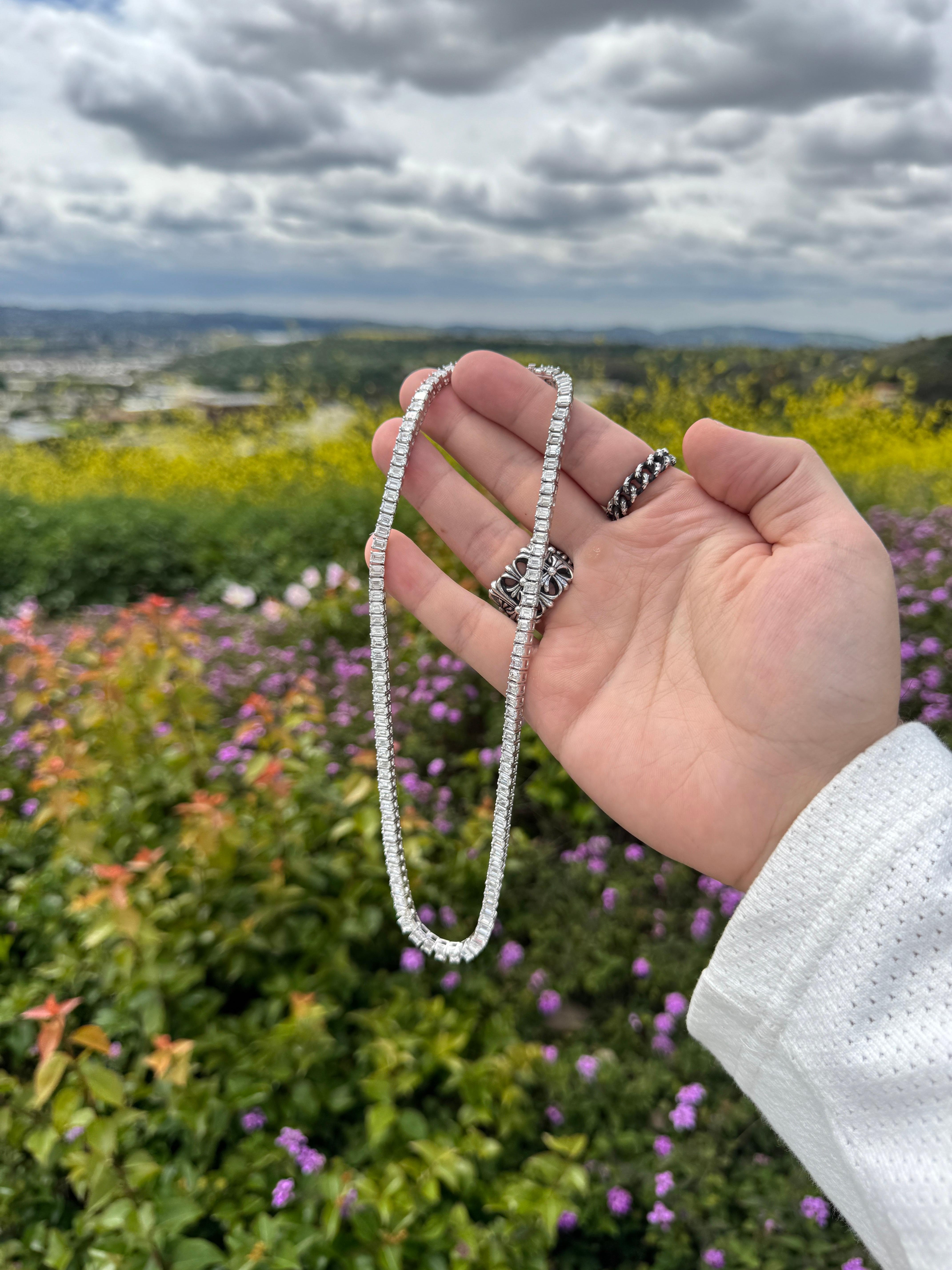Collier tennis en platine avec diamants taille émeraude 33,17 carats Unisexe en vente