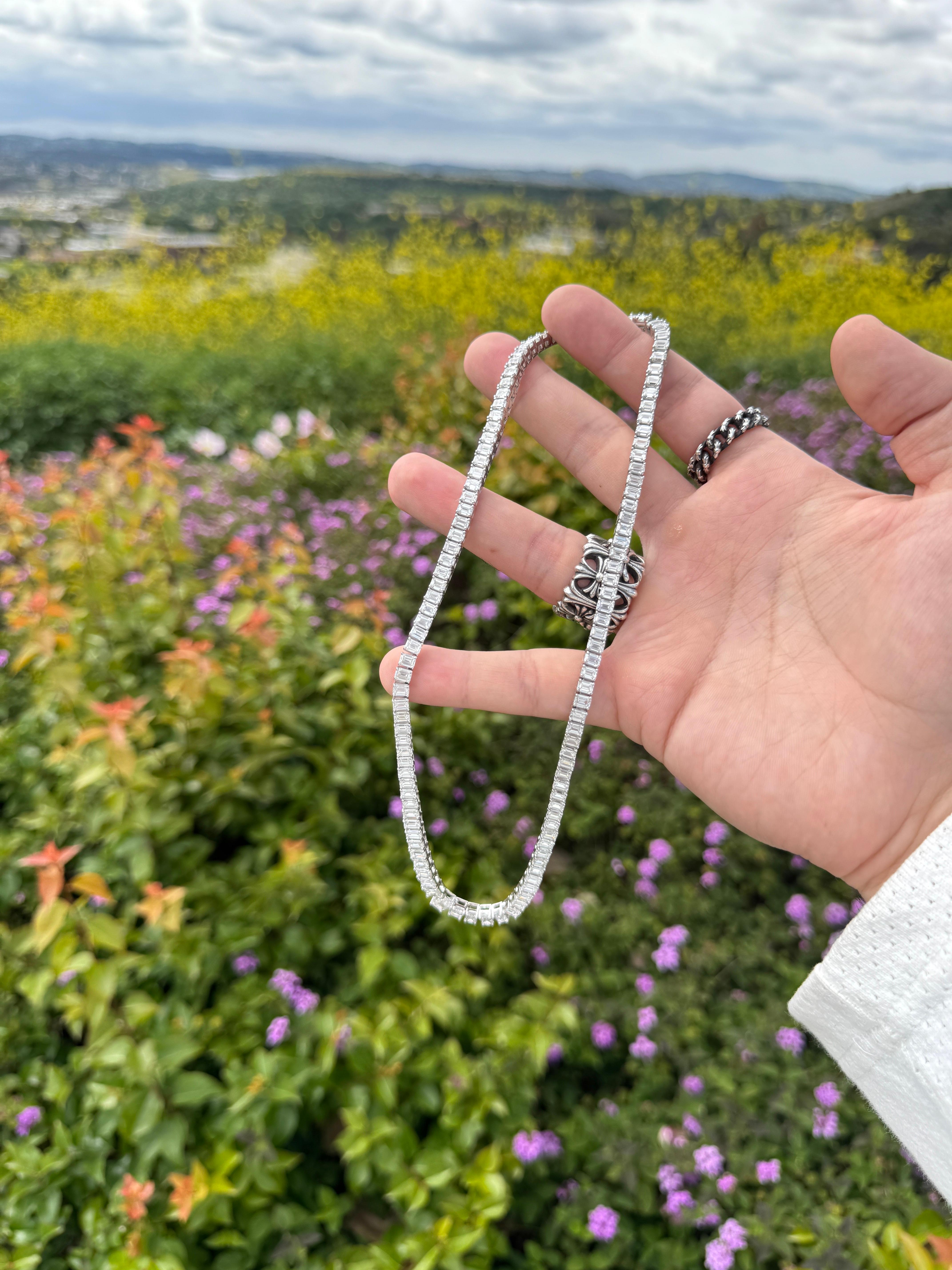 Collier tennis en platine avec diamants taille émeraude 33,17 carats en vente 1