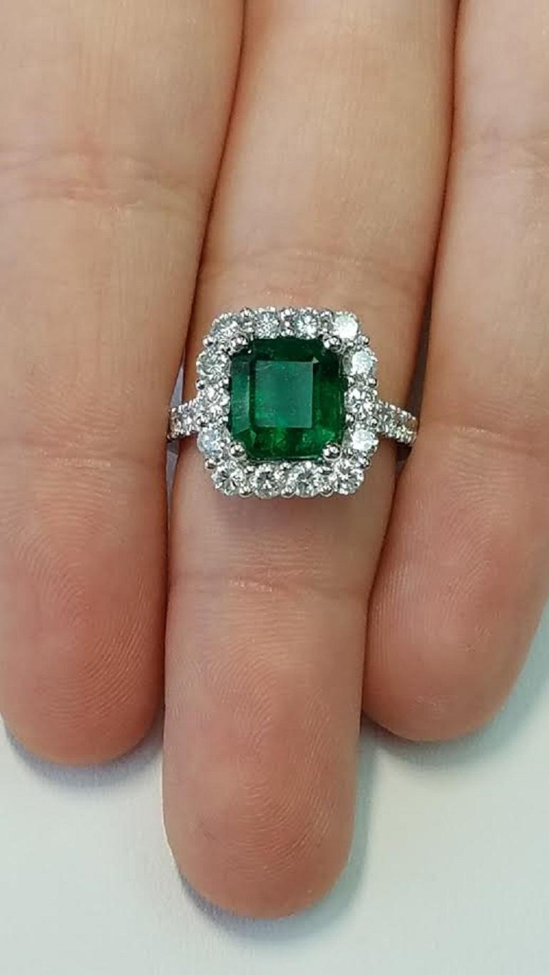 Platinum Emerald Cut Emerald and Diamond Ring In New Condition In Great Neck, NY