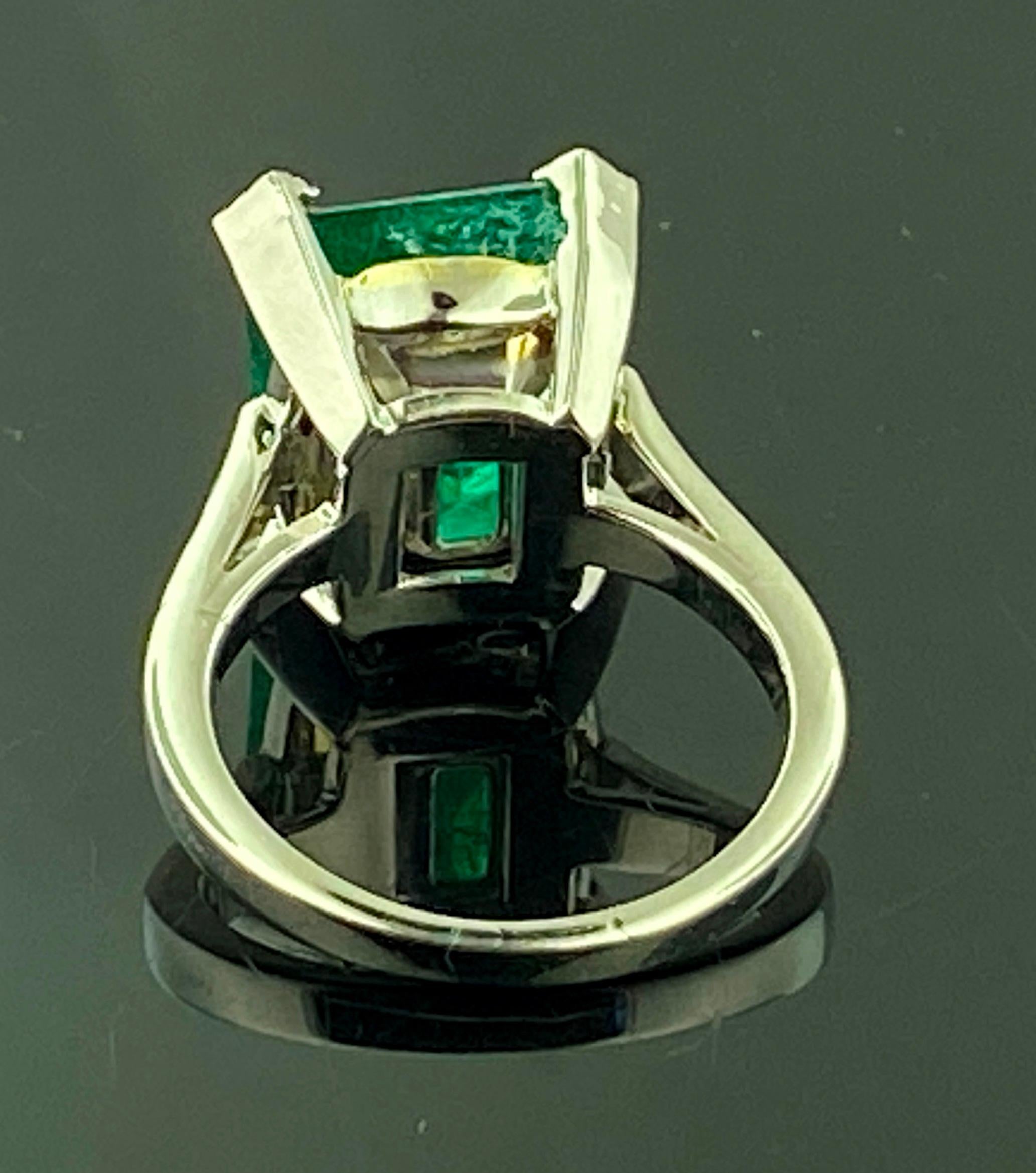 Women's or Men's Platinum Emerald Cut Emerald Ring with Diamonds For Sale