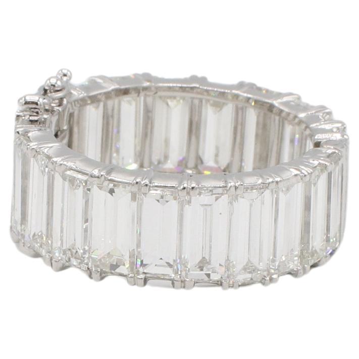 Platinum Emerald Cut Natural Diamond Hinged Open Close Eternity Band Ring In Excellent Condition In  Baltimore, MD