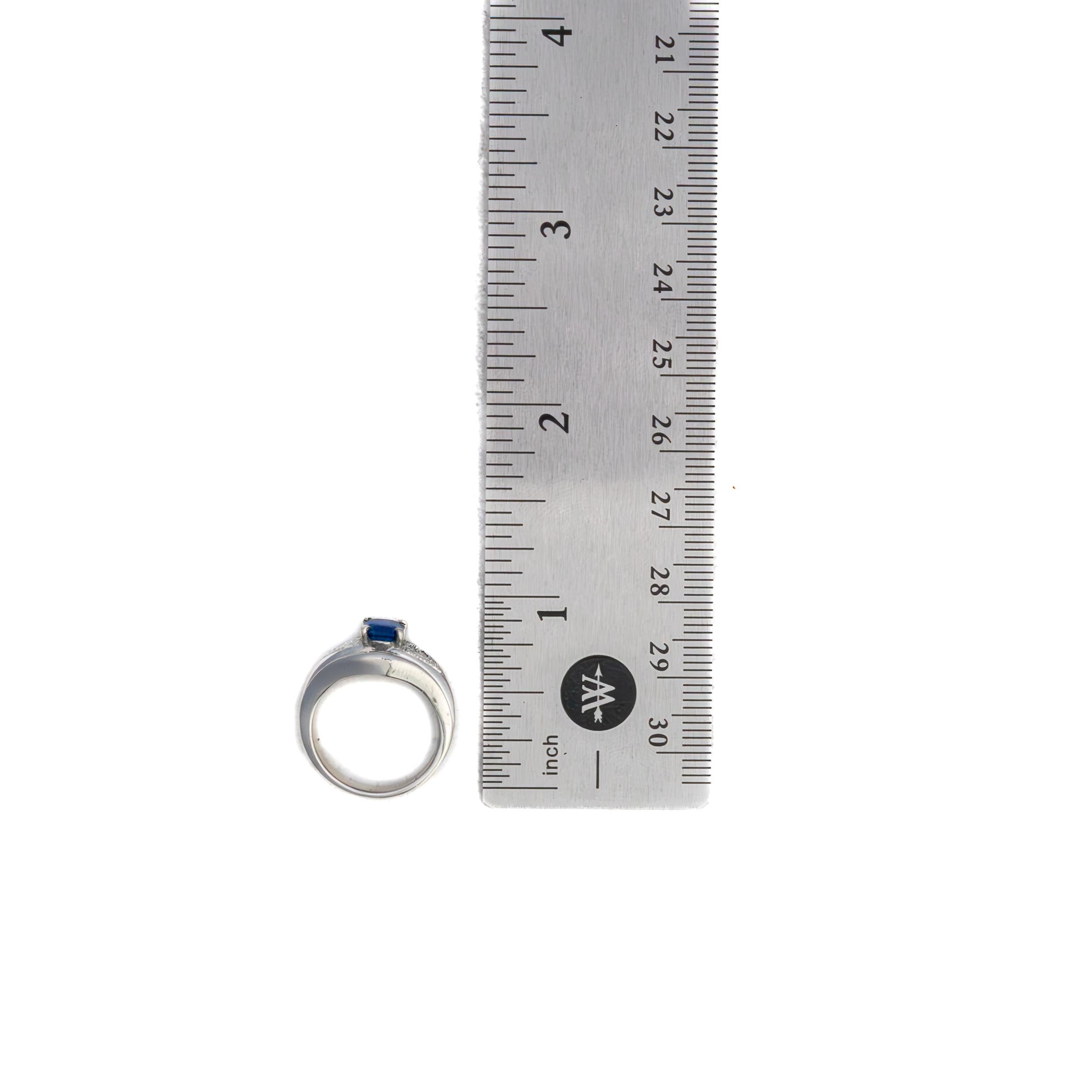 Rétro Bague dôme en platine avec saphir et diamant taille émeraude en vente