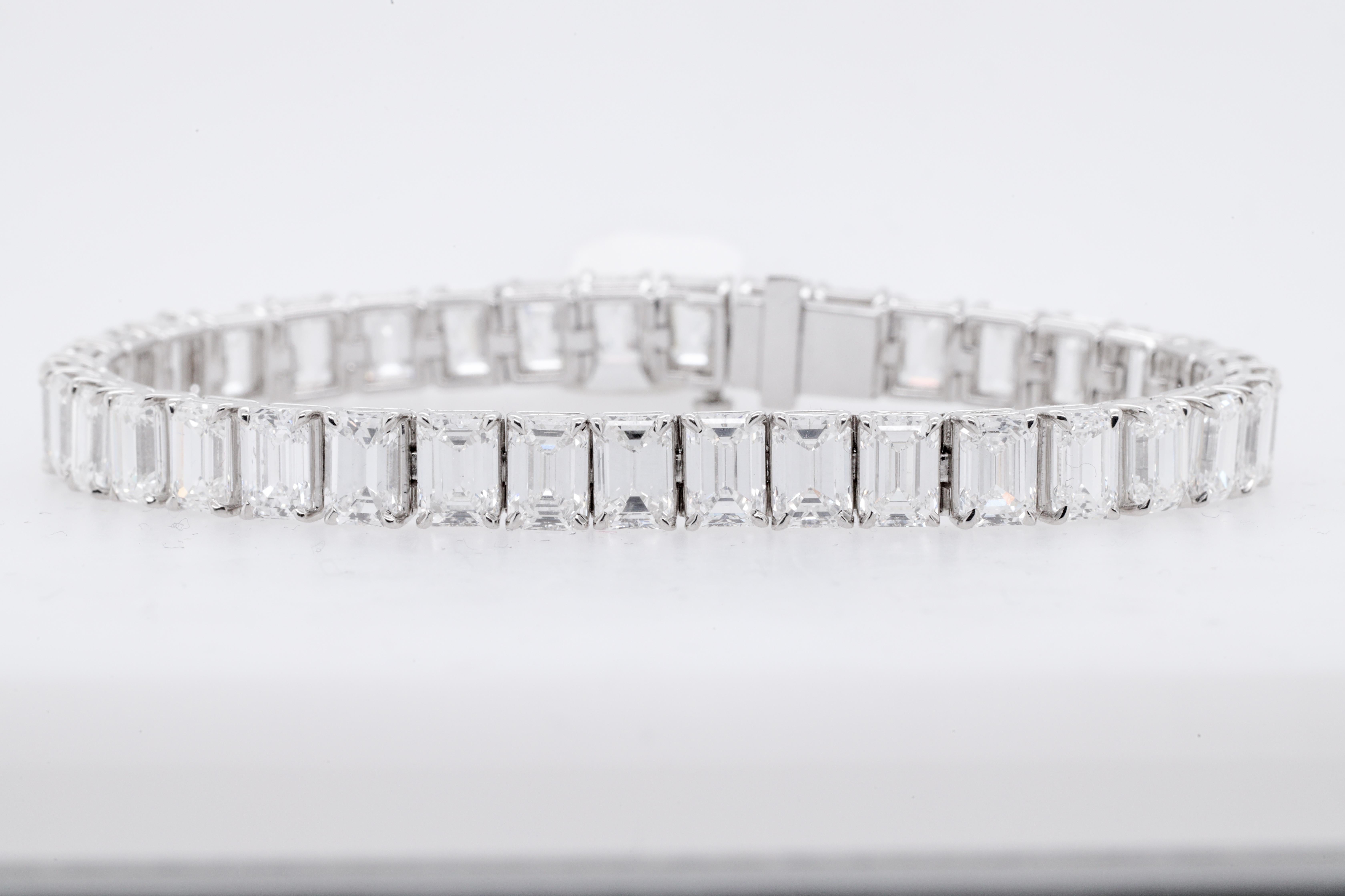 Bracelet tennis en platine avec diamant taille émeraude Neuf - En vente à New York, NY