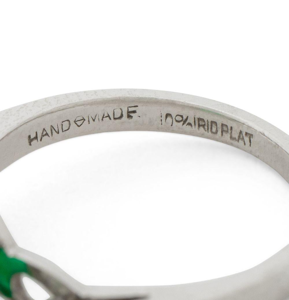 Anello in platino con diamante smeraldo e 3 pietre, AGL in vendita 1