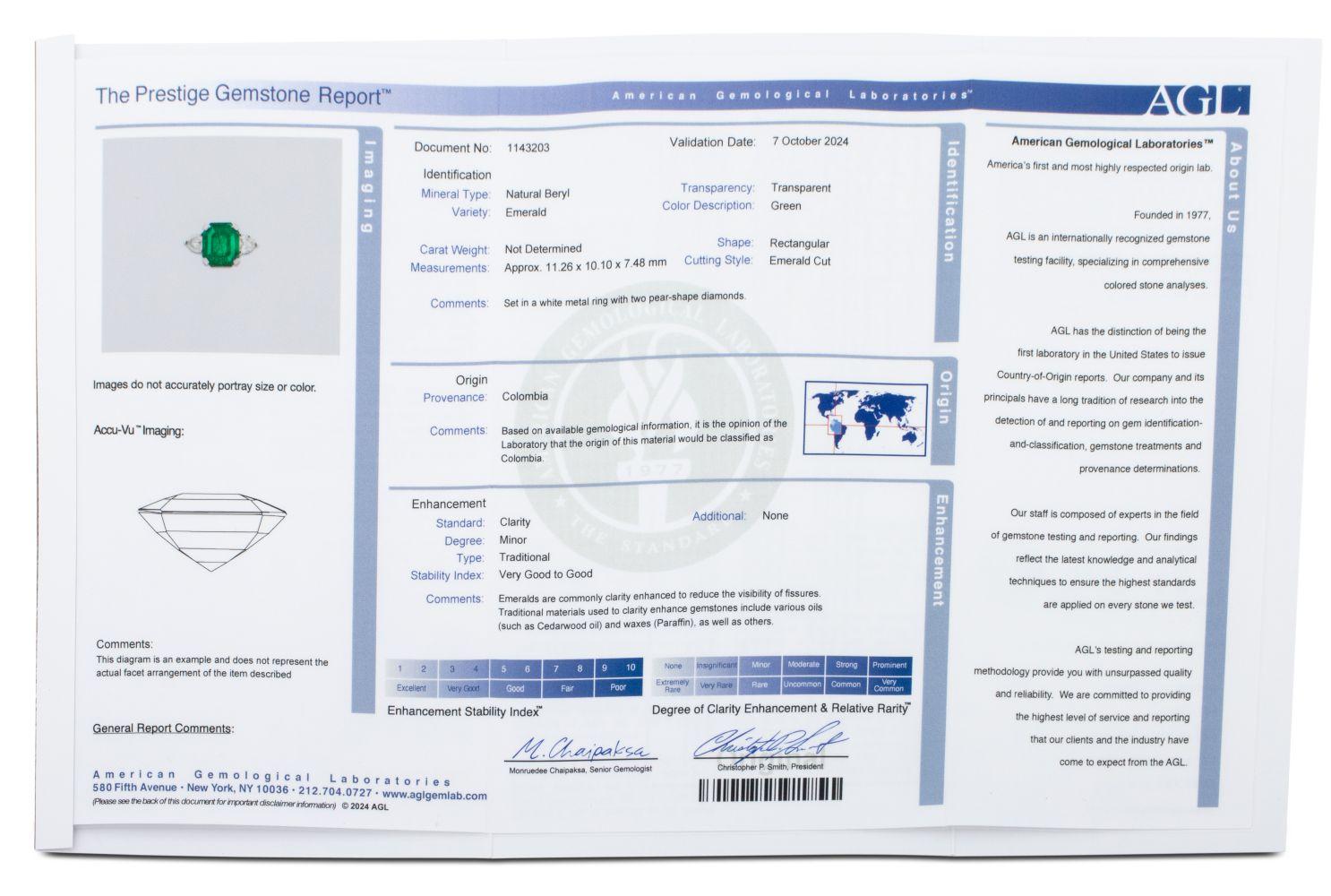 Anello in platino con diamante smeraldo e 3 pietre, AGL in vendita 2