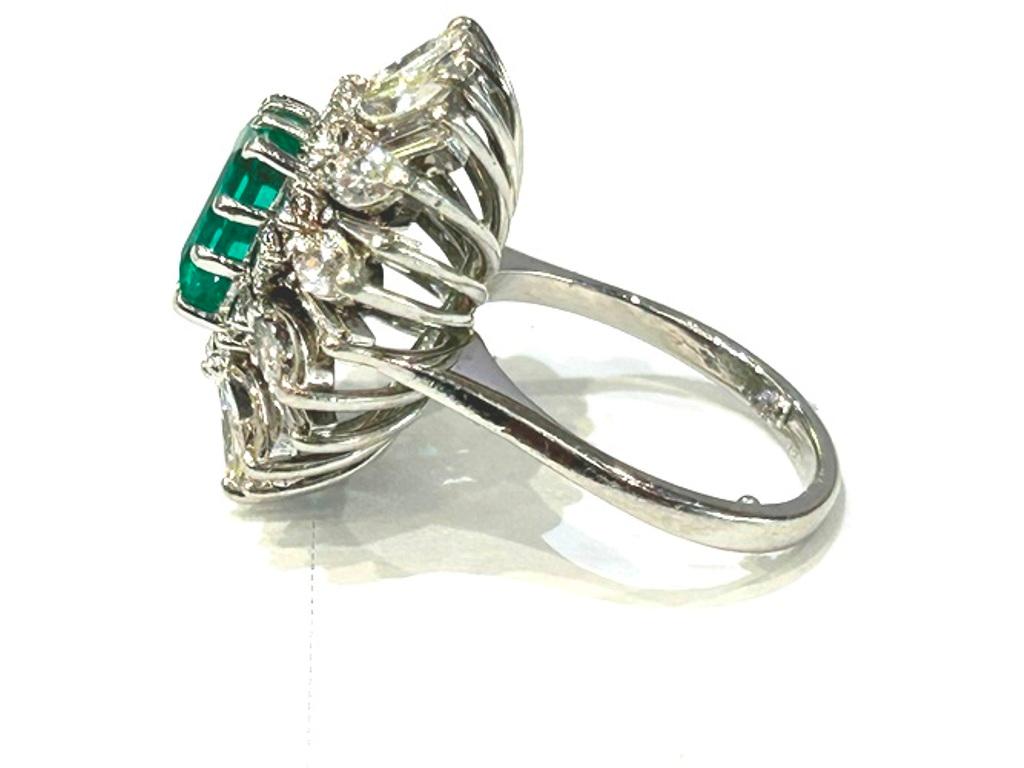 Platin Smaragd & Diamant Cocktail Ring 2,40 Karat (Smaragdschliff) im Angebot