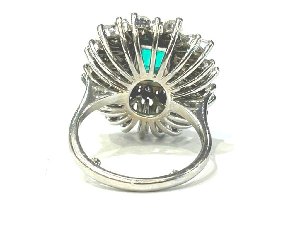 Platin Smaragd & Diamant Cocktail Ring 2,40 Karat im Zustand „Gut“ im Angebot in Beverly Hills, CA
