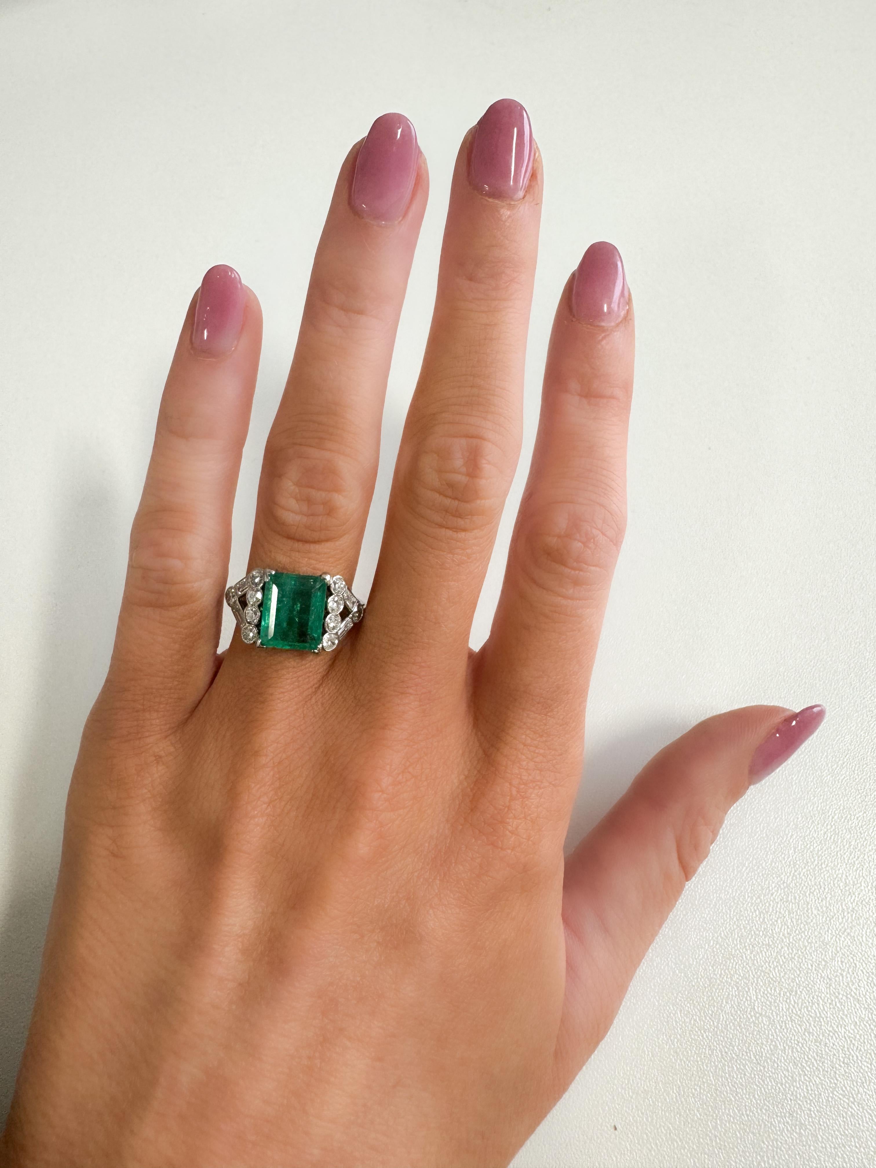Platinum 2.65ct Emerald & 0.70ct Diamond Dress Ring For Sale 6