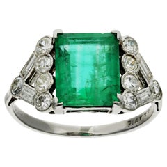 Platin 2,65 Karat Smaragd & 0,70 Karat Diamant Kleid-Ring