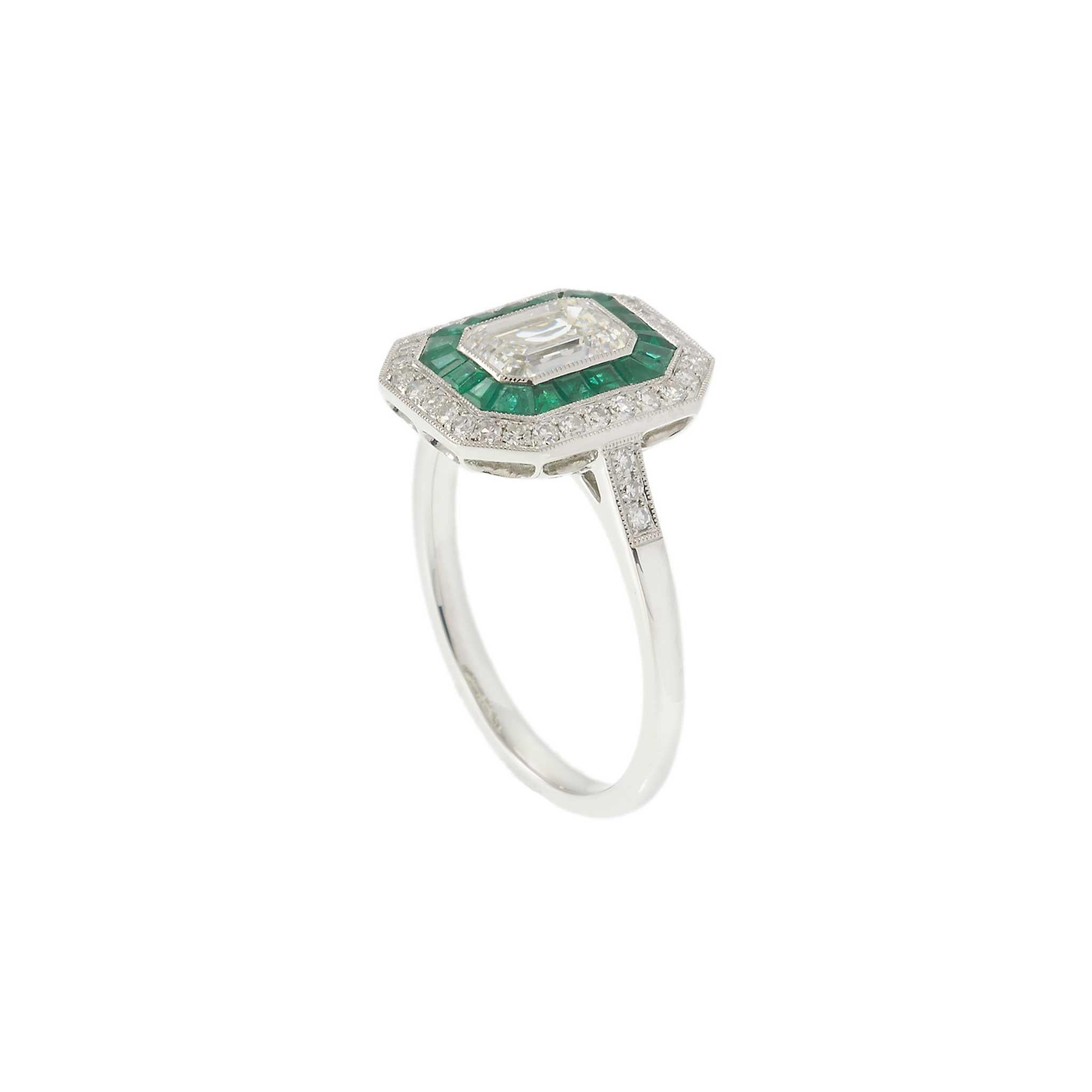 Contemporaneo Platinum Emerald & Diamond Ring in vendita