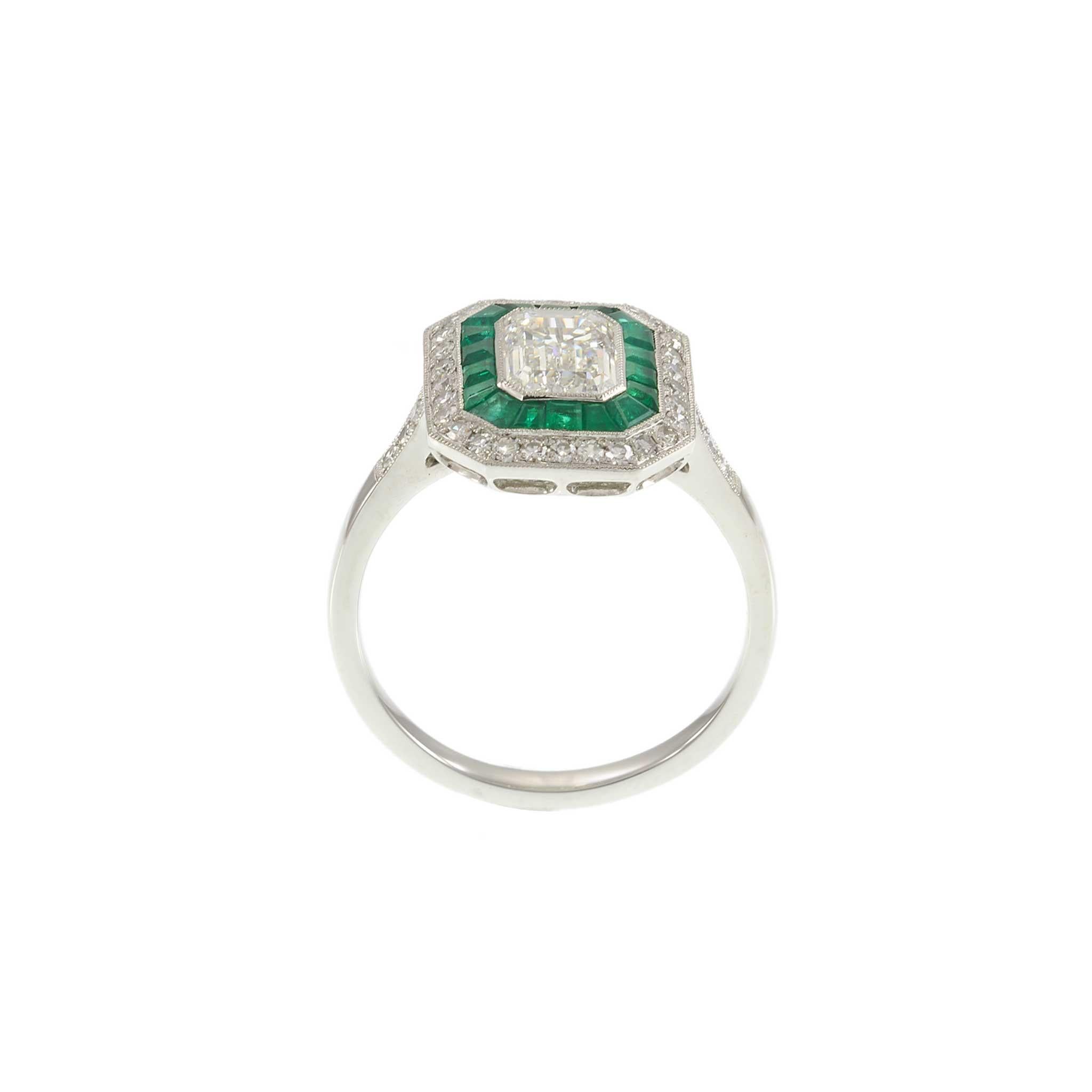 Taglio smeraldo Platinum Emerald & Diamond Ring in vendita