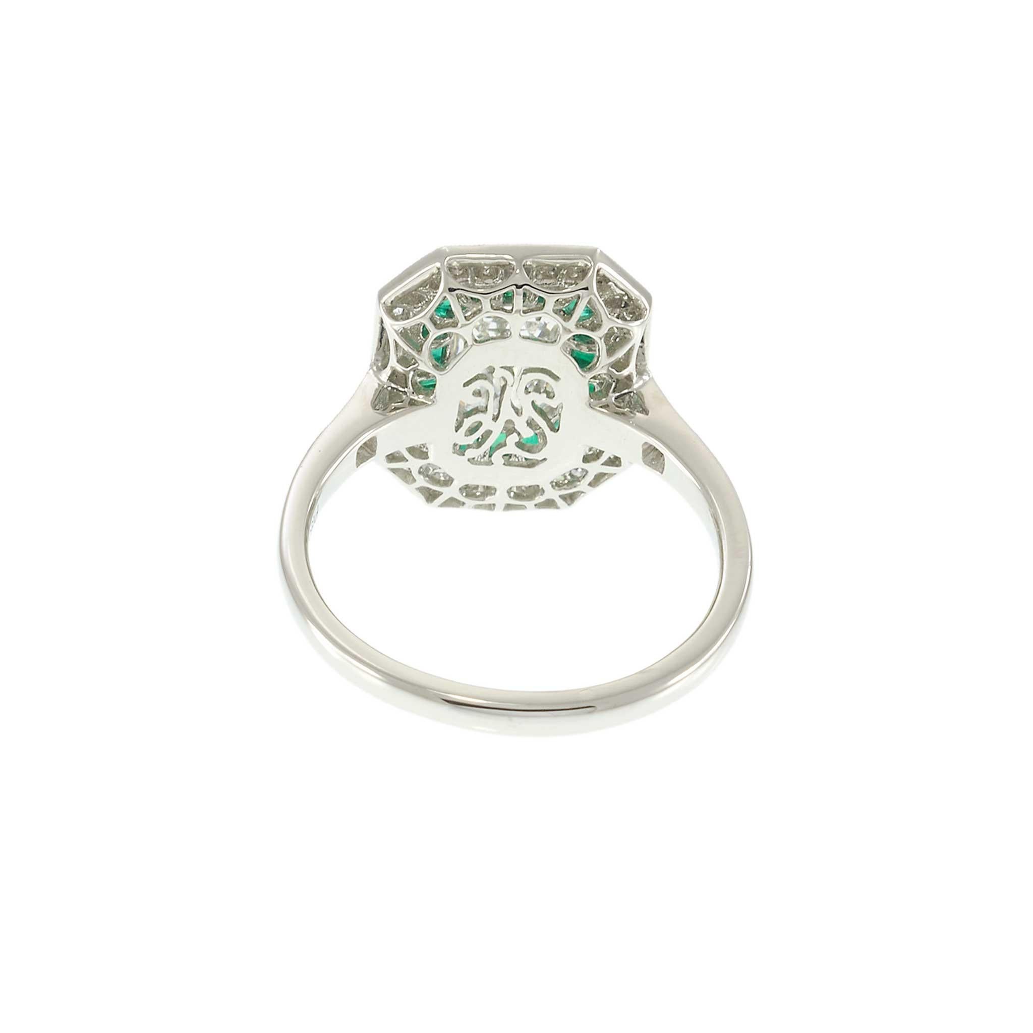 Platinum Emerald & Diamond Ring In condizioni Nuovo in vendita a New York, NY