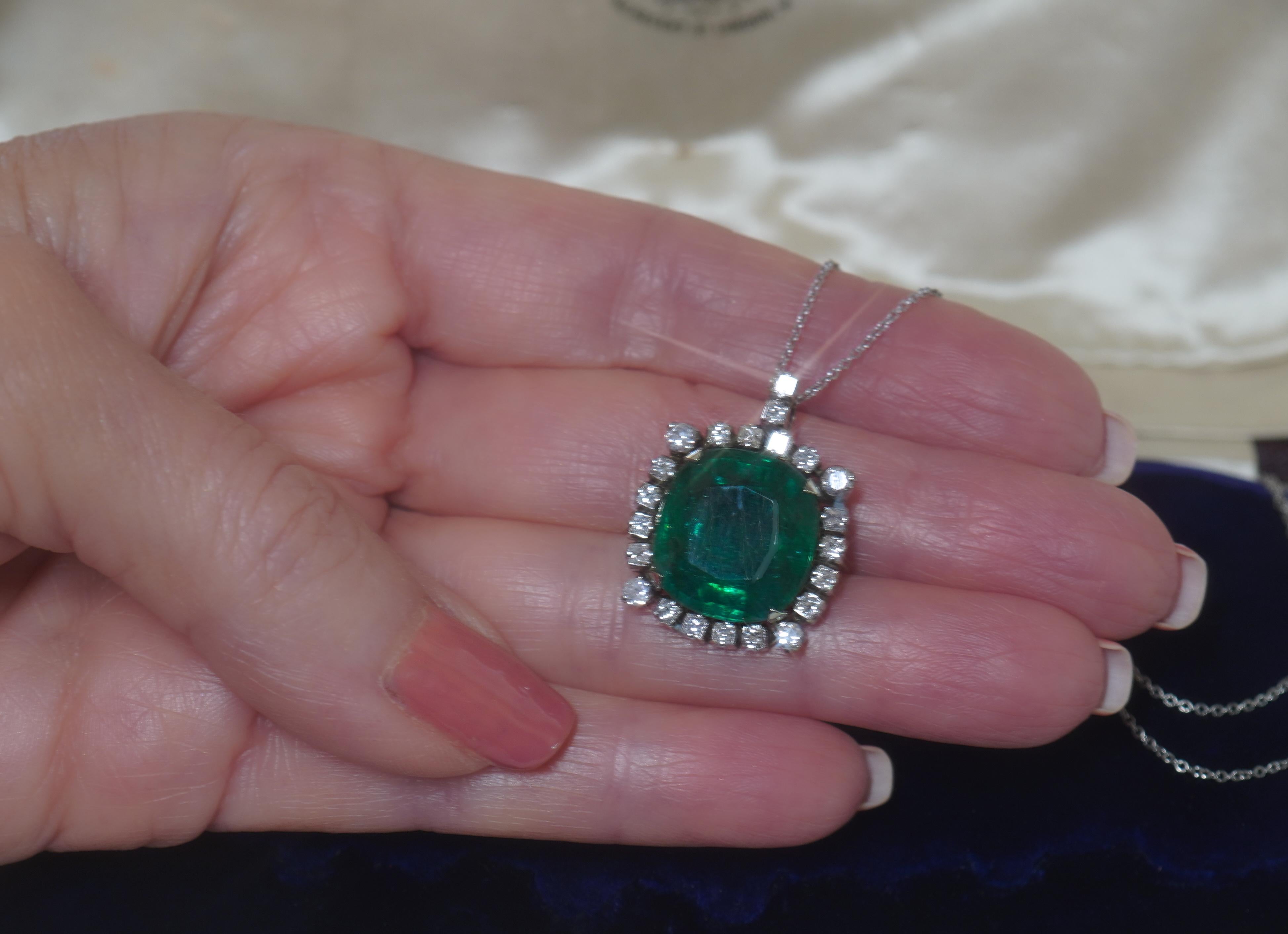 Platinum Emerald Diamond Vintage Pendant GIA Necklace Chain VS Huge 15.85 Carats 7