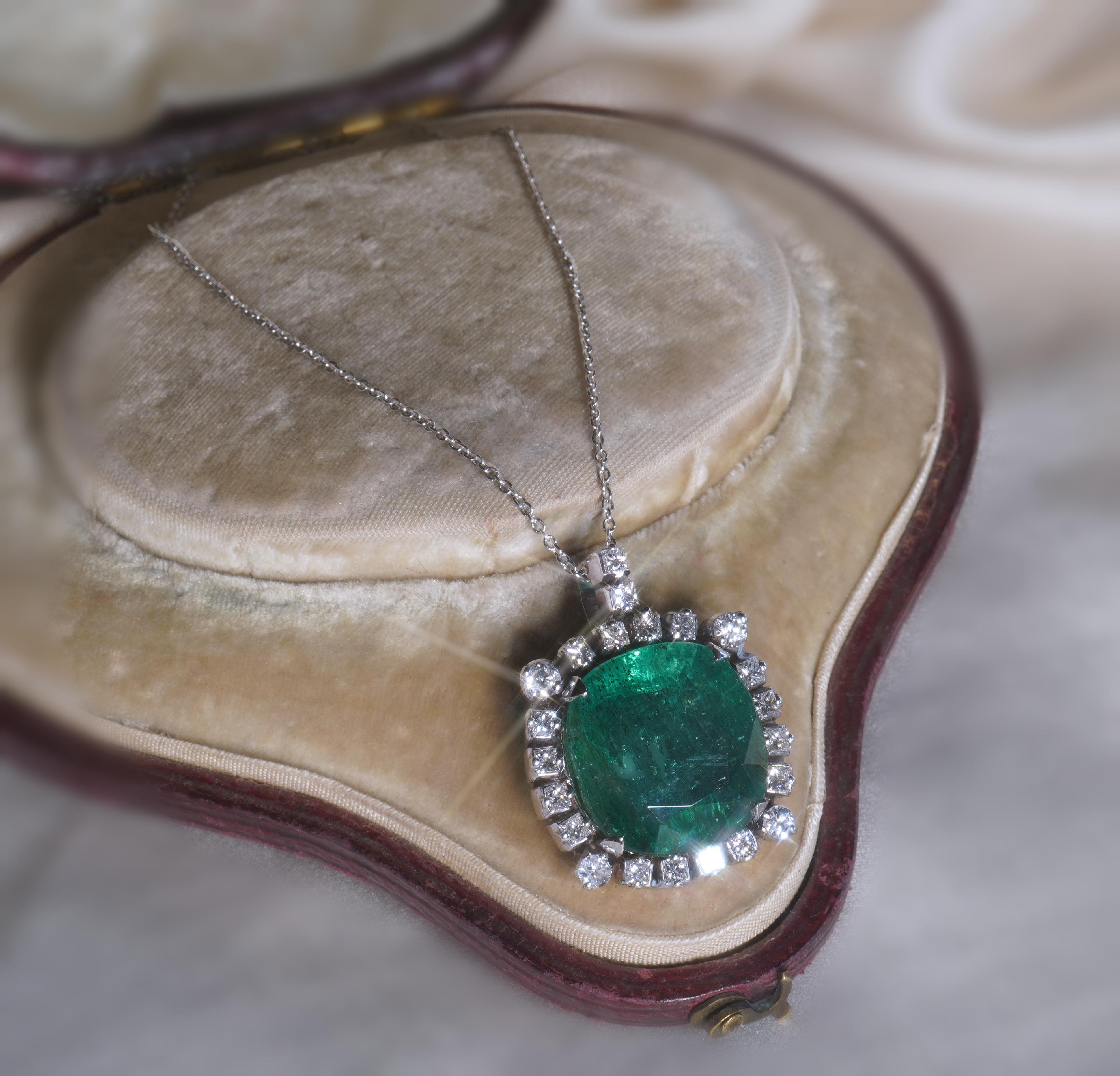 Platinum Emerald Diamond Vintage Pendant GIA Necklace Chain VS Huge 15.85 Carats 3
