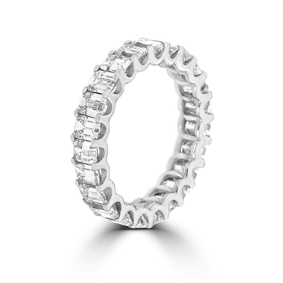 Im Angebot: Platin Smaragd Ewigkeits-Diamantring '4 1/2 Karat' () 2