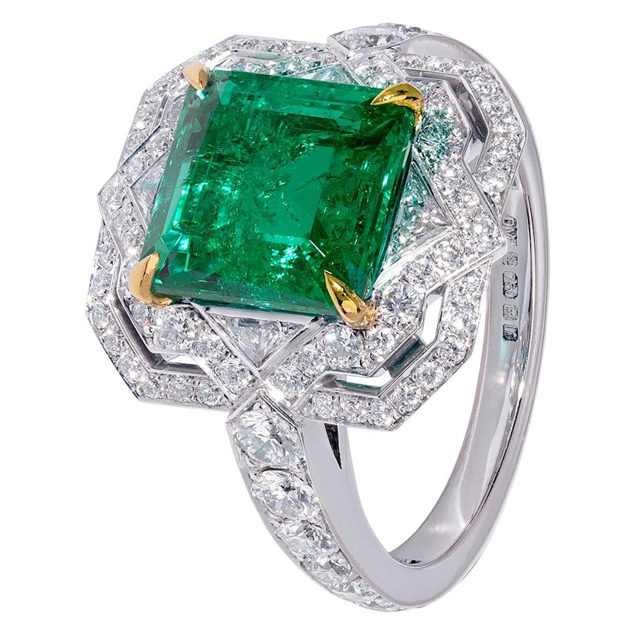 2.94 Carats Emerald Platinum Ring with White Diamond Halo in Art Deco Style For Sale