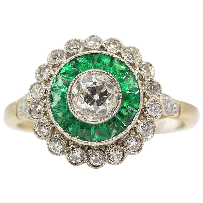 Platinum Emeralds and Diamonds Ring For Sale