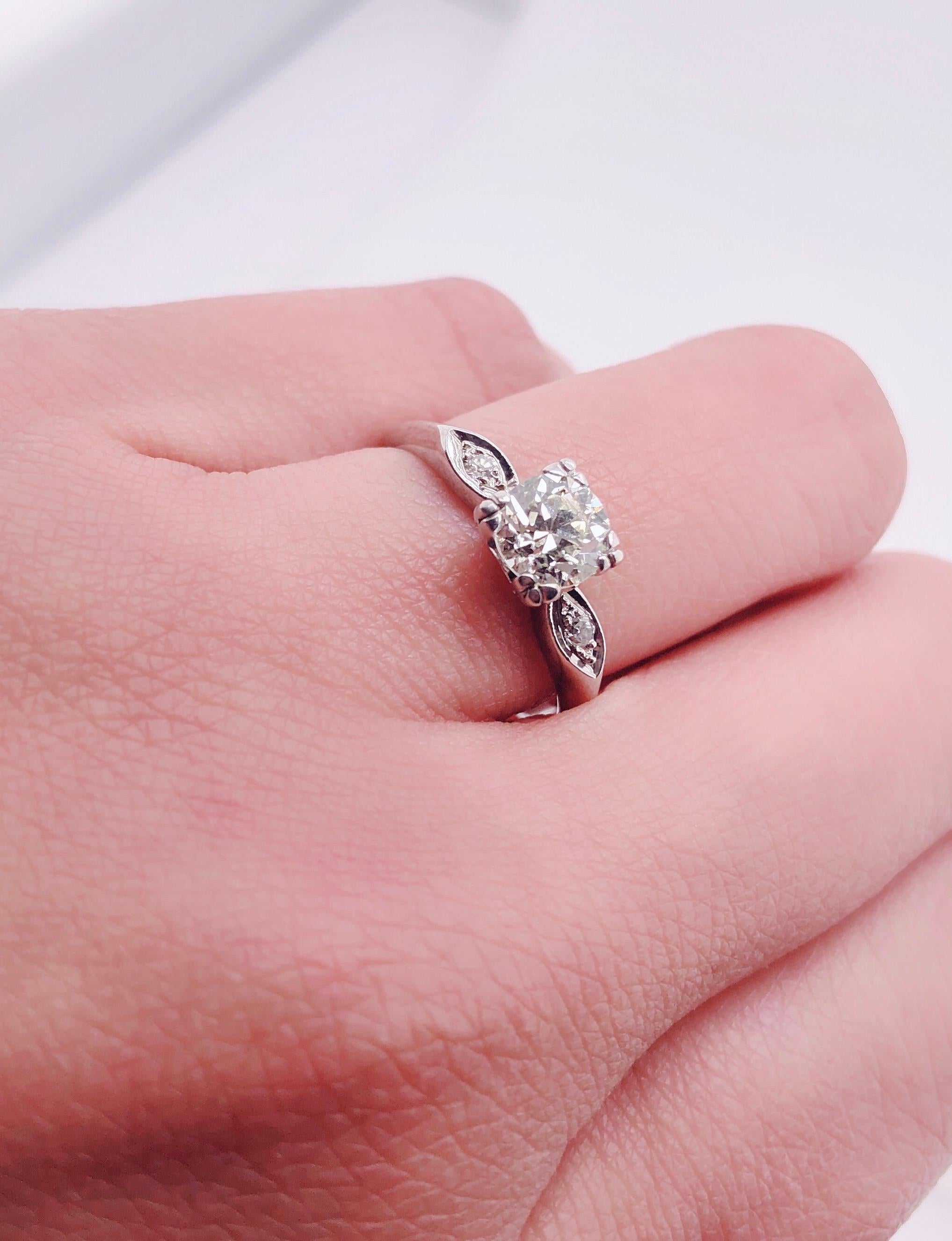 Bague de fiançailles en platine avec diamants de 0,80 carat au total Bon état - En vente à Stamford, CT